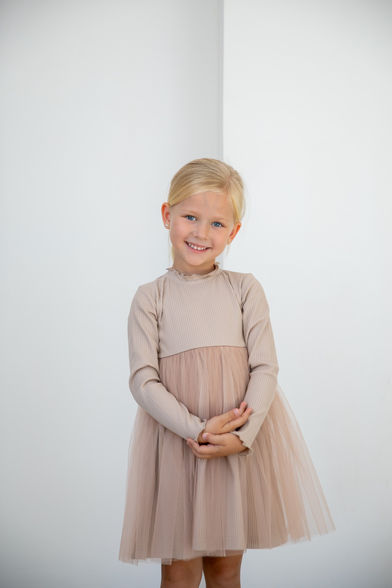 Платье из трикотажа с фатином