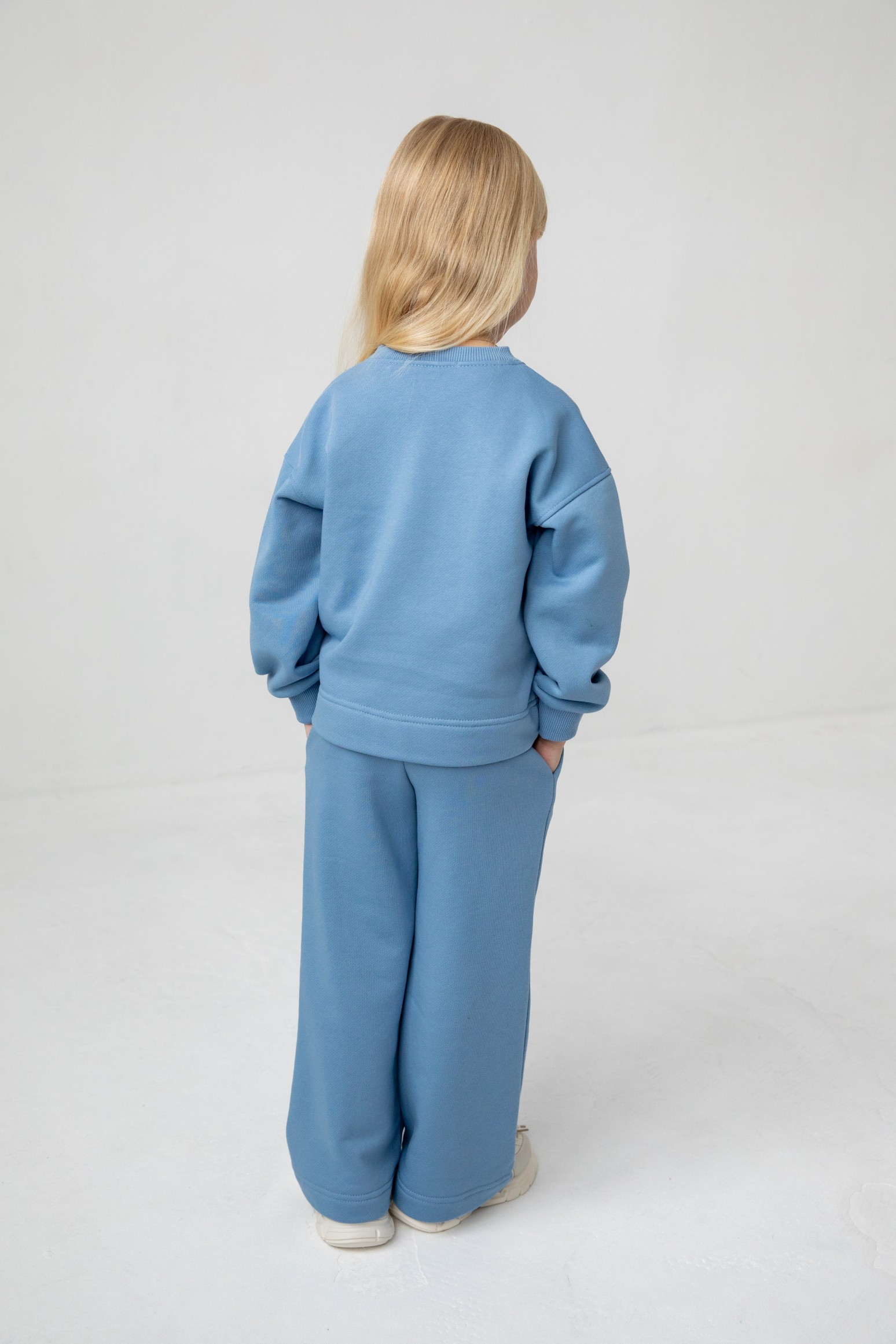 Костюм толстовка и прямые брюки