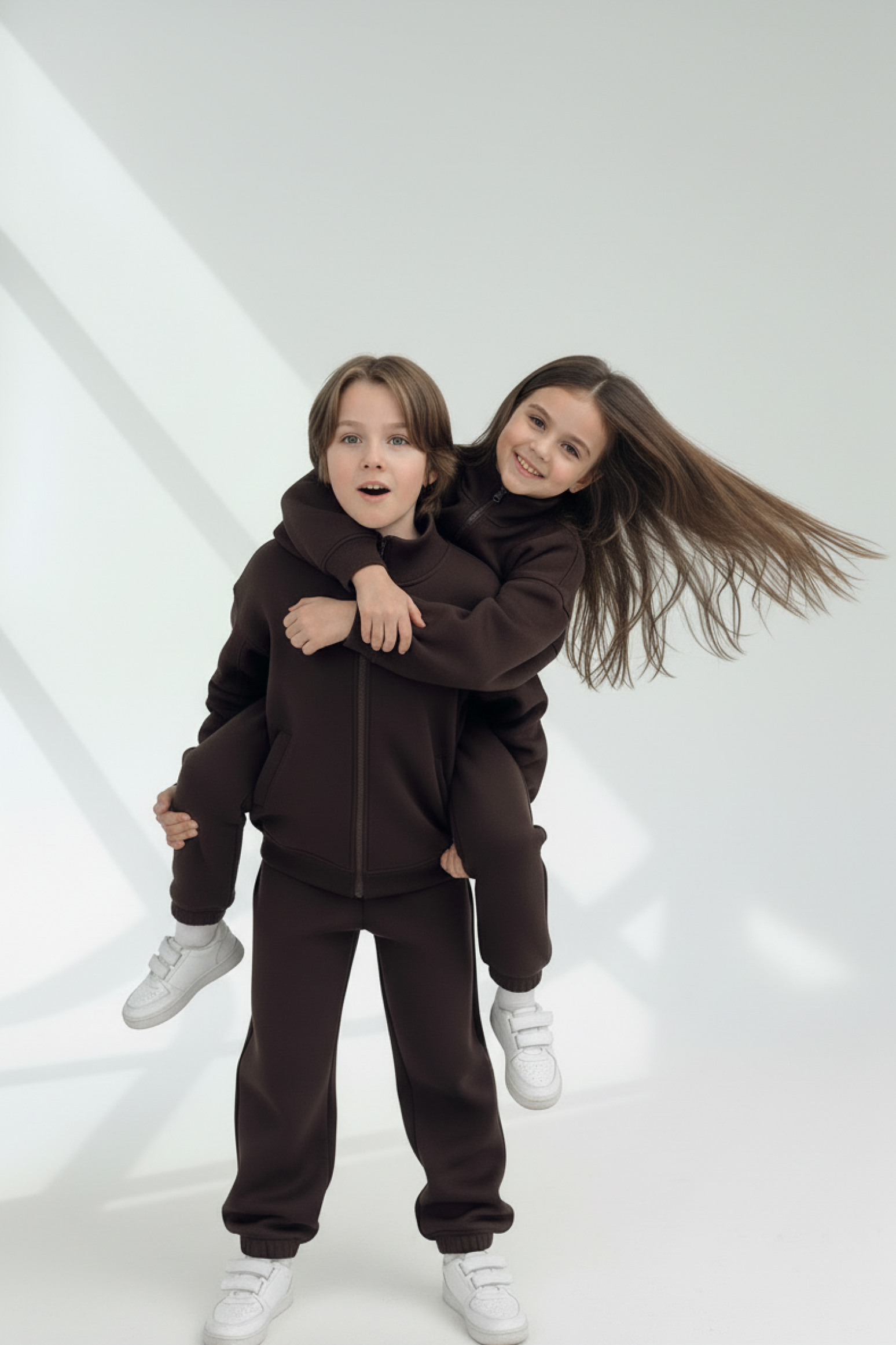 Костюм с начесом на молнии толстовка и джогеры