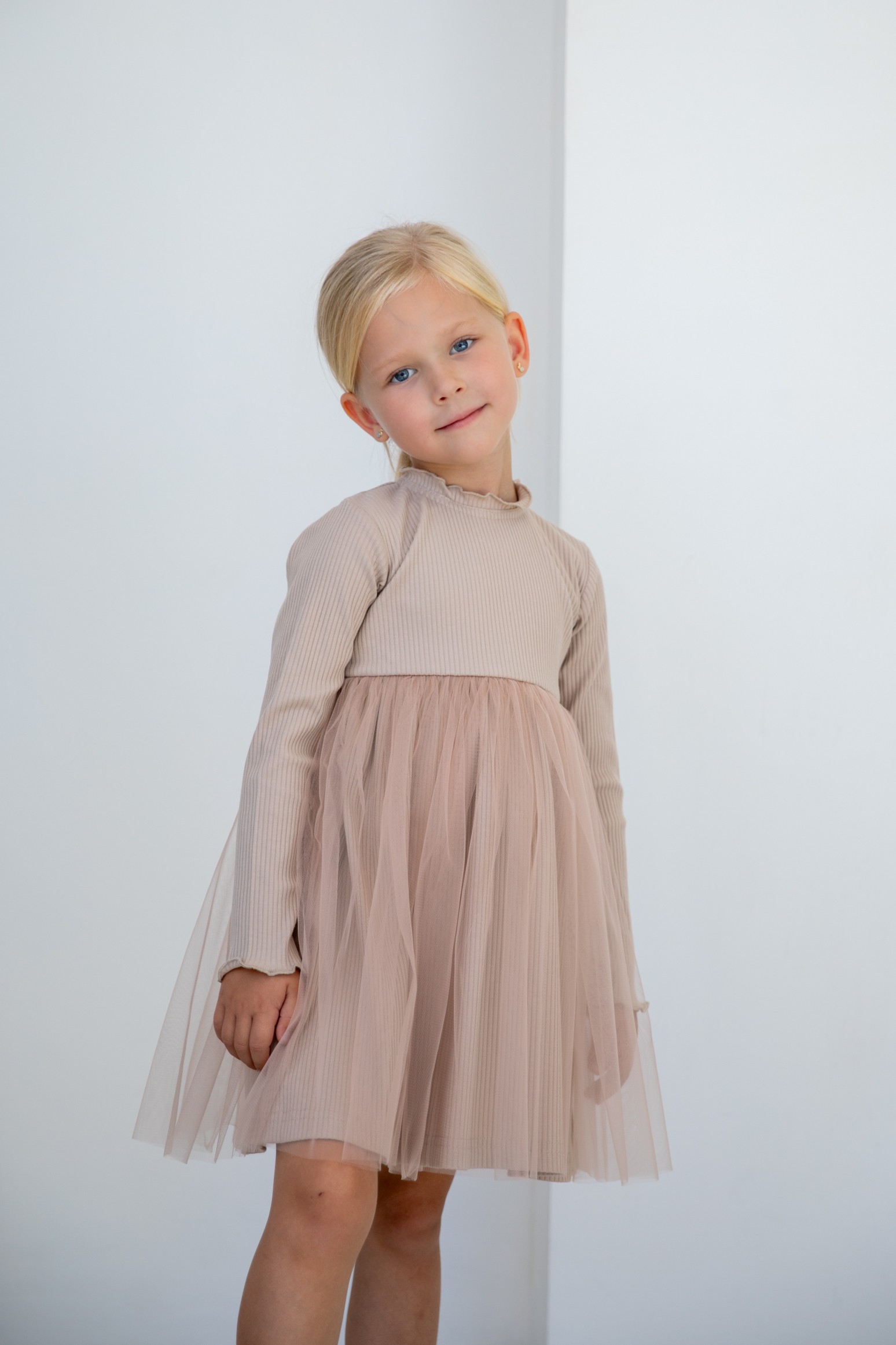 Платье из трикотажа с фатином