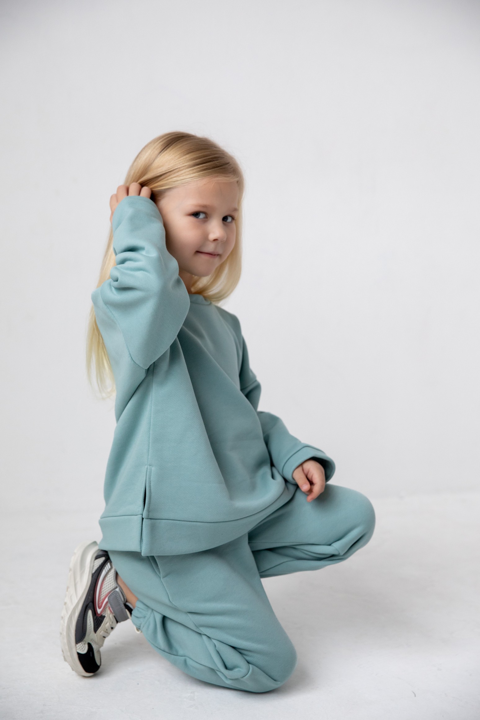 Костюм толстовка с разрезами и джогеры