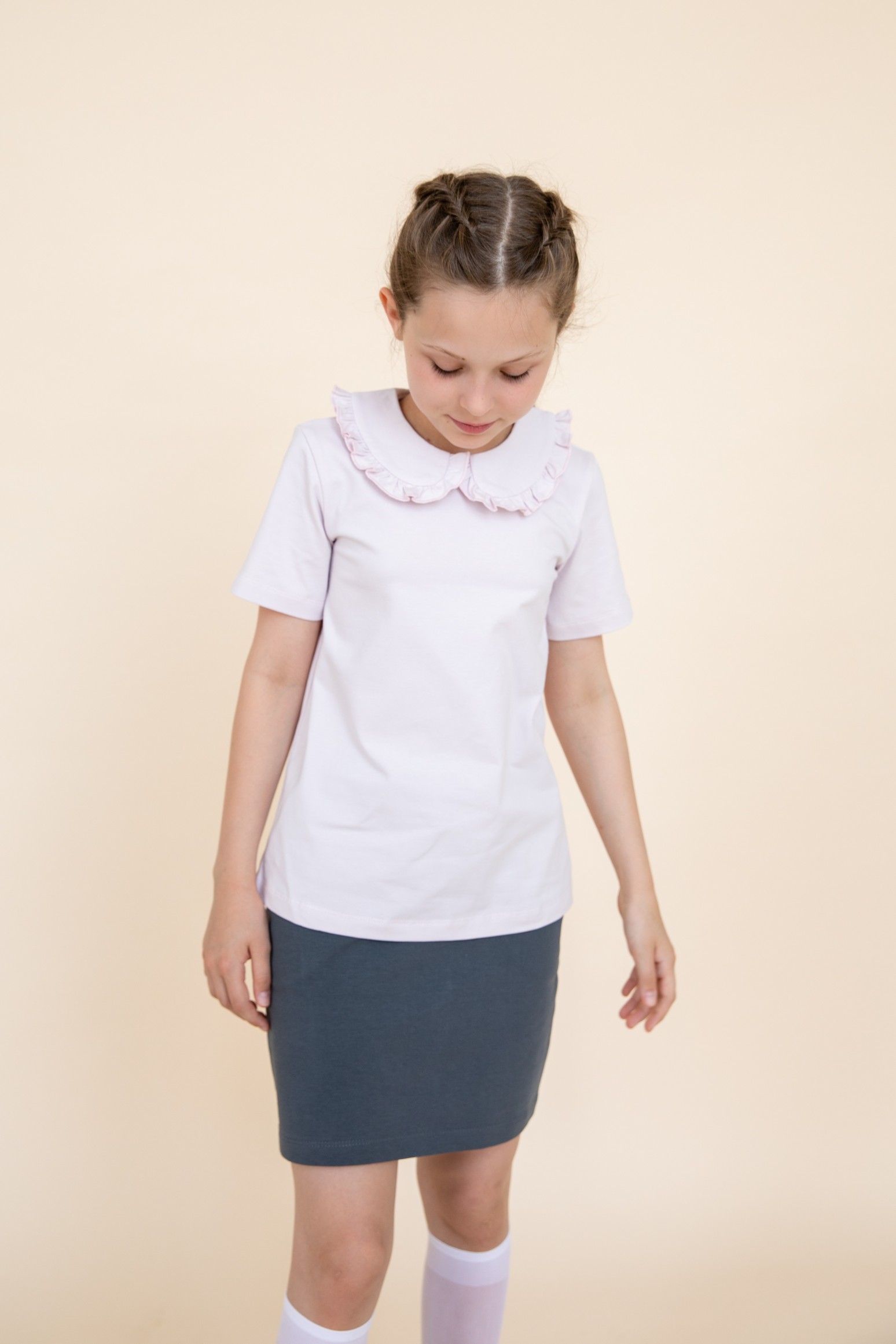 Блуза с рюшей по воротнику с коротким рукавом