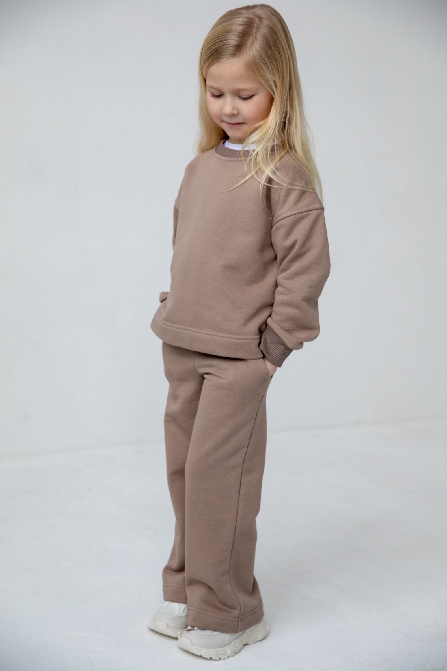 Костюм толстовка и прямые брюки