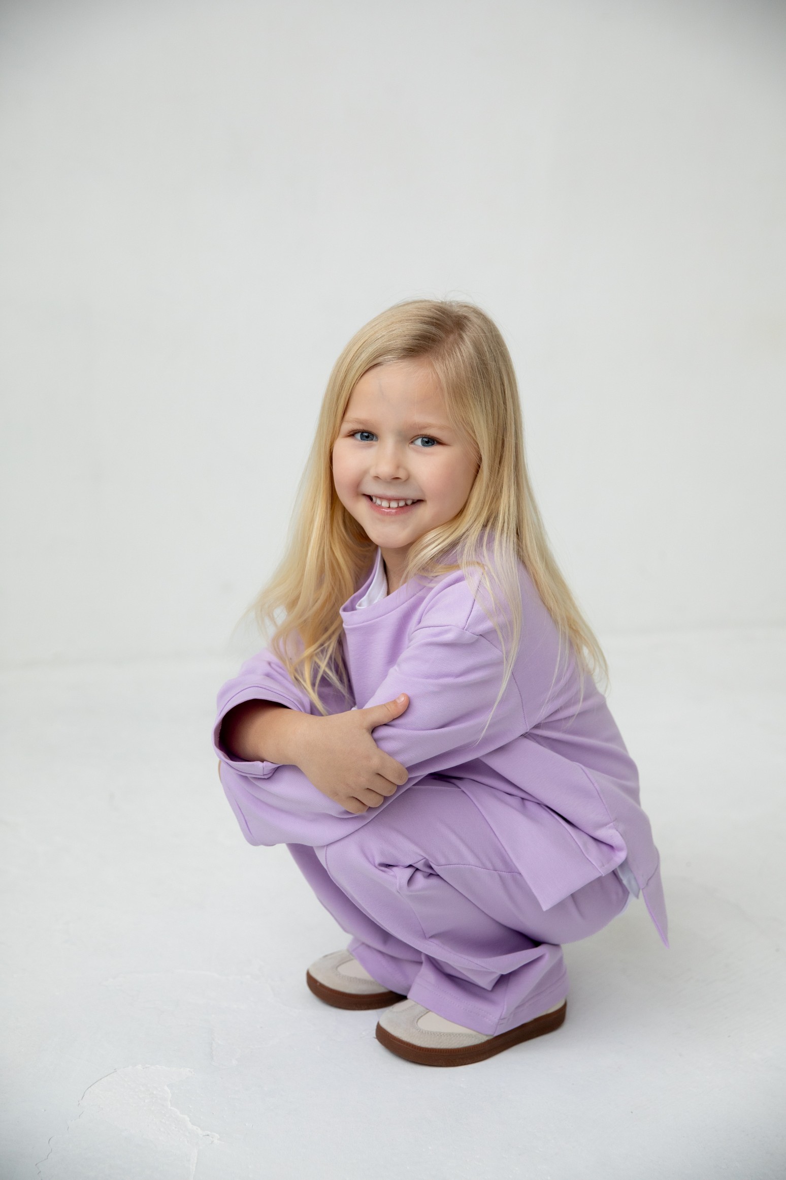 Комплект лонгслив с разрезами и брюки с декоративным швом