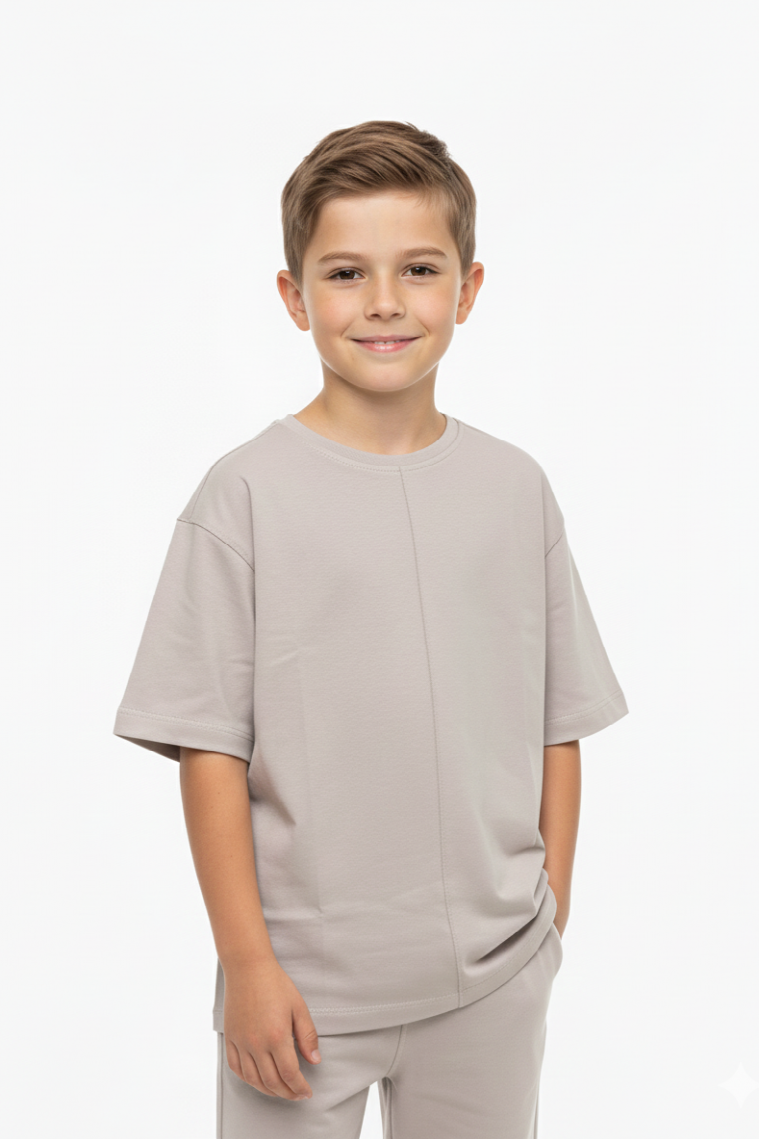 Комплект футболка с декоративными швами и шорты серо-бежевый