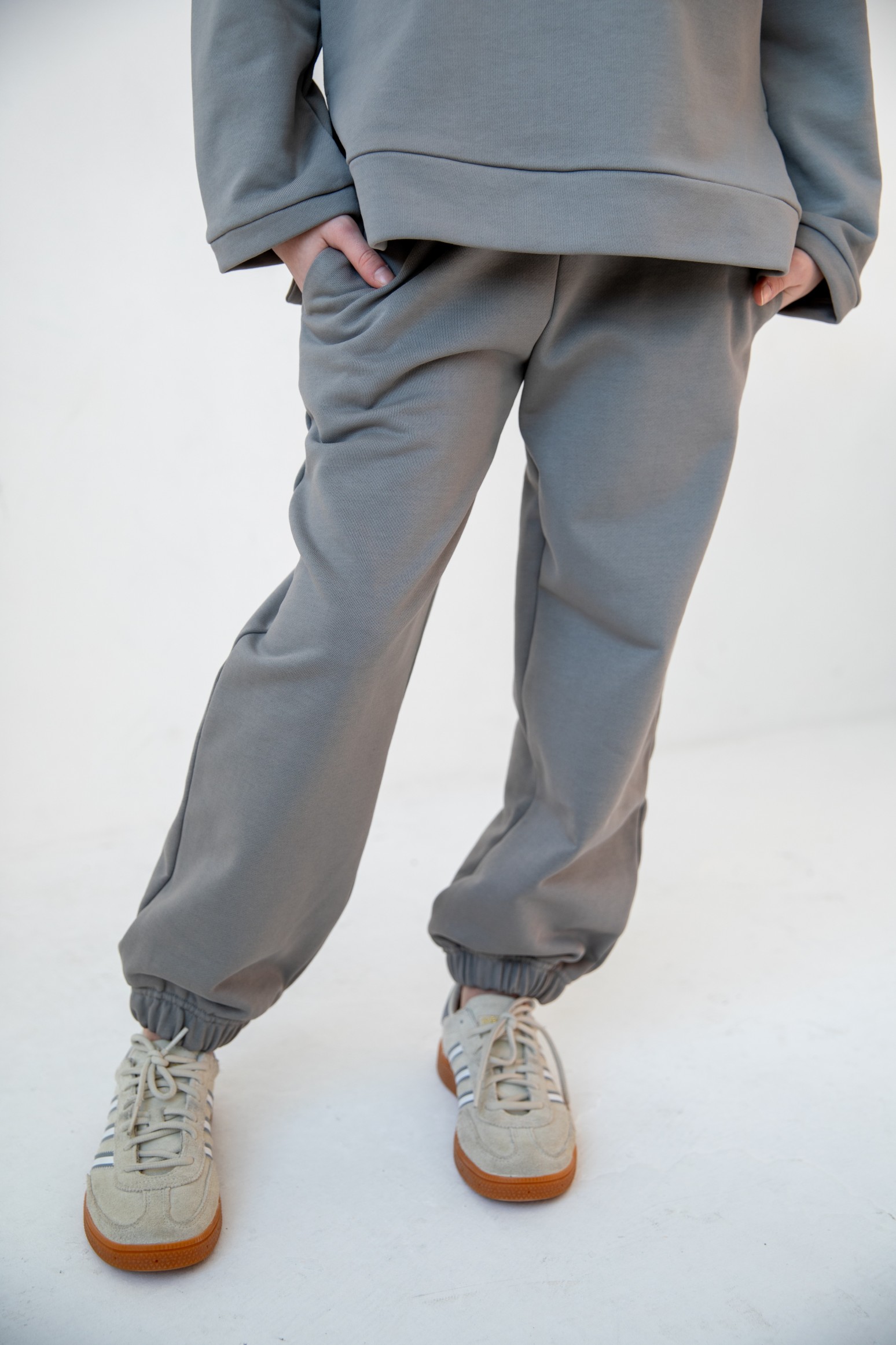 Костюм толстовка с разрезами и джогеры