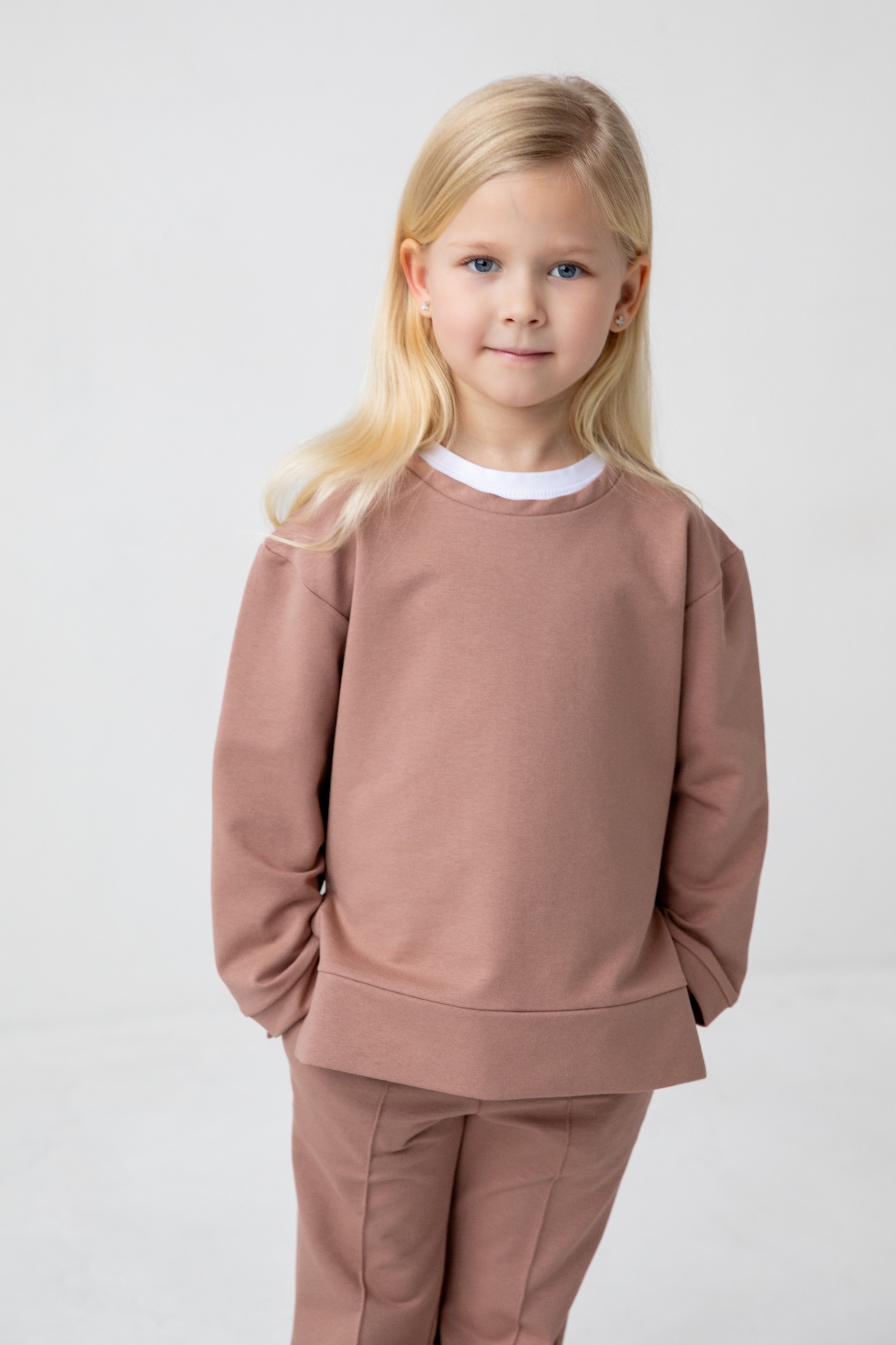 Комплект лонгслив с разрезами и брюки с декоративным швом