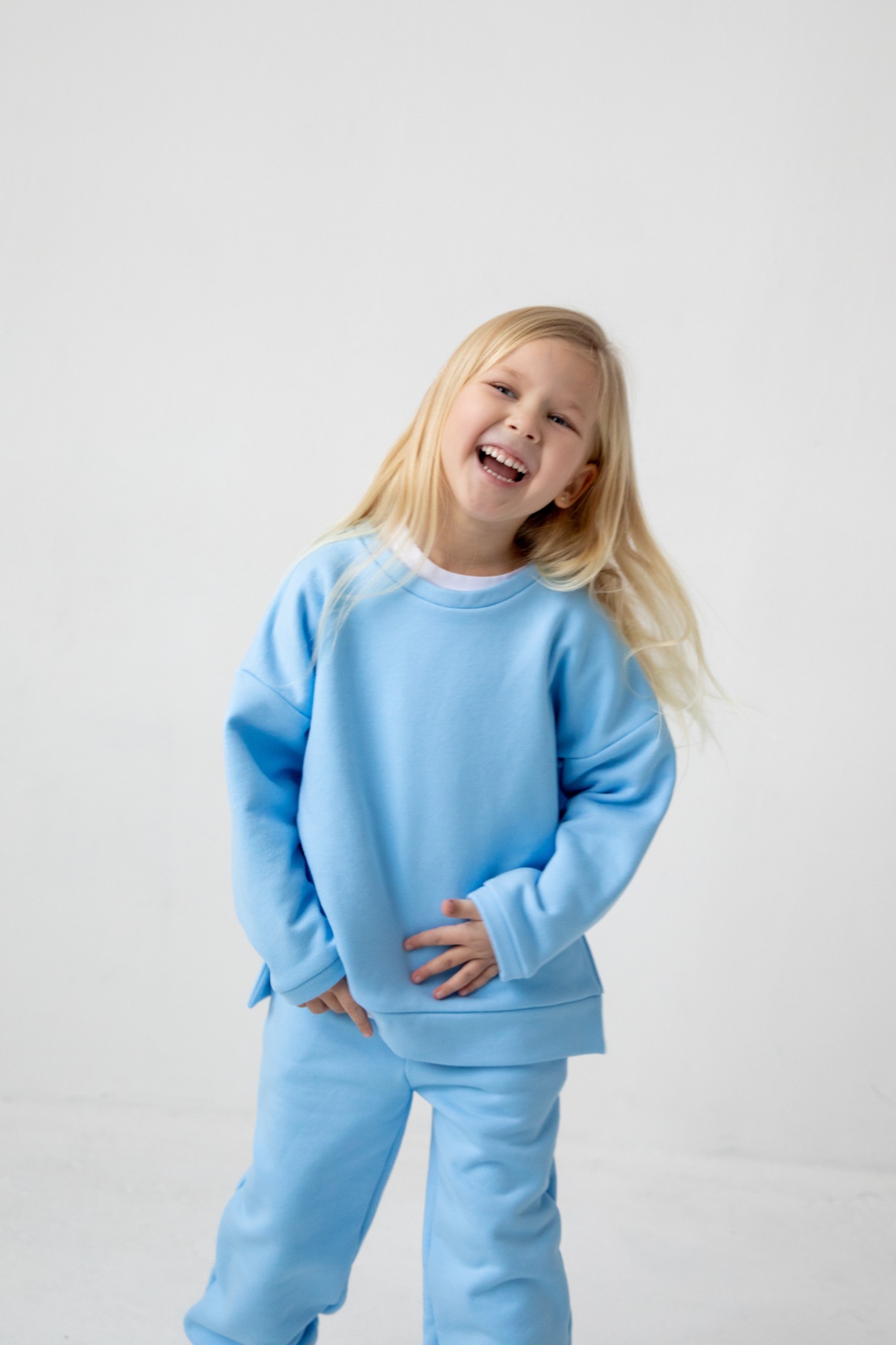 Костюм толстовка с разрезами и джогеры