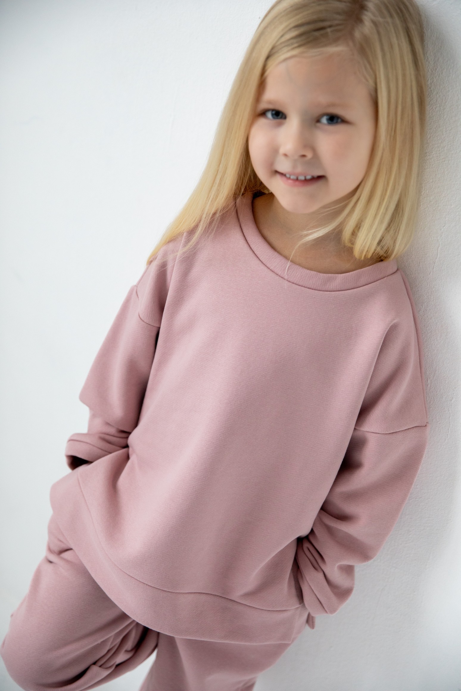 Костюм толстовка с разрезами и джогеры