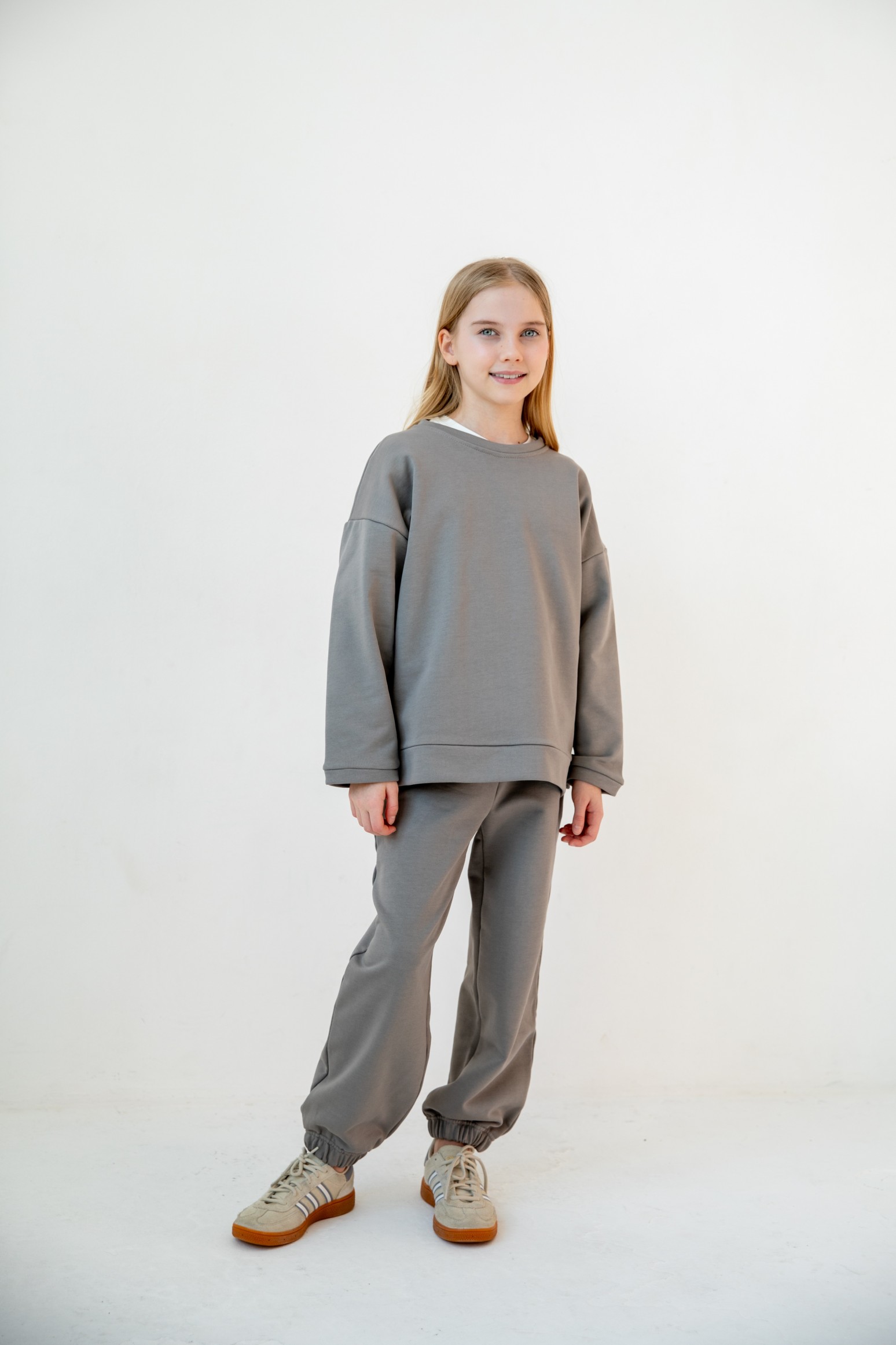 Костюм толстовка с разрезами и джогеры