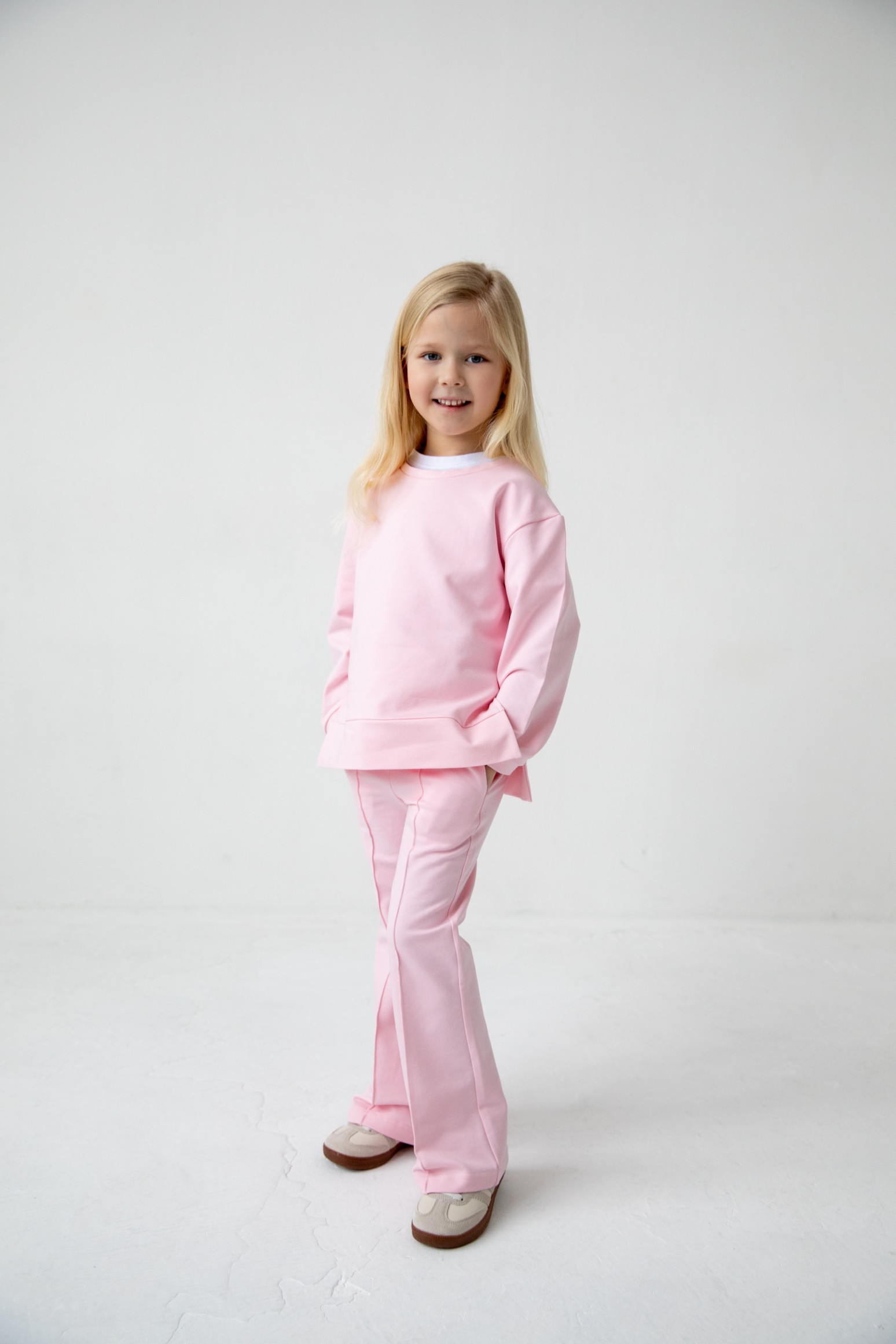 Комплект лонгслив с разрезами и брюки с декоративным швом