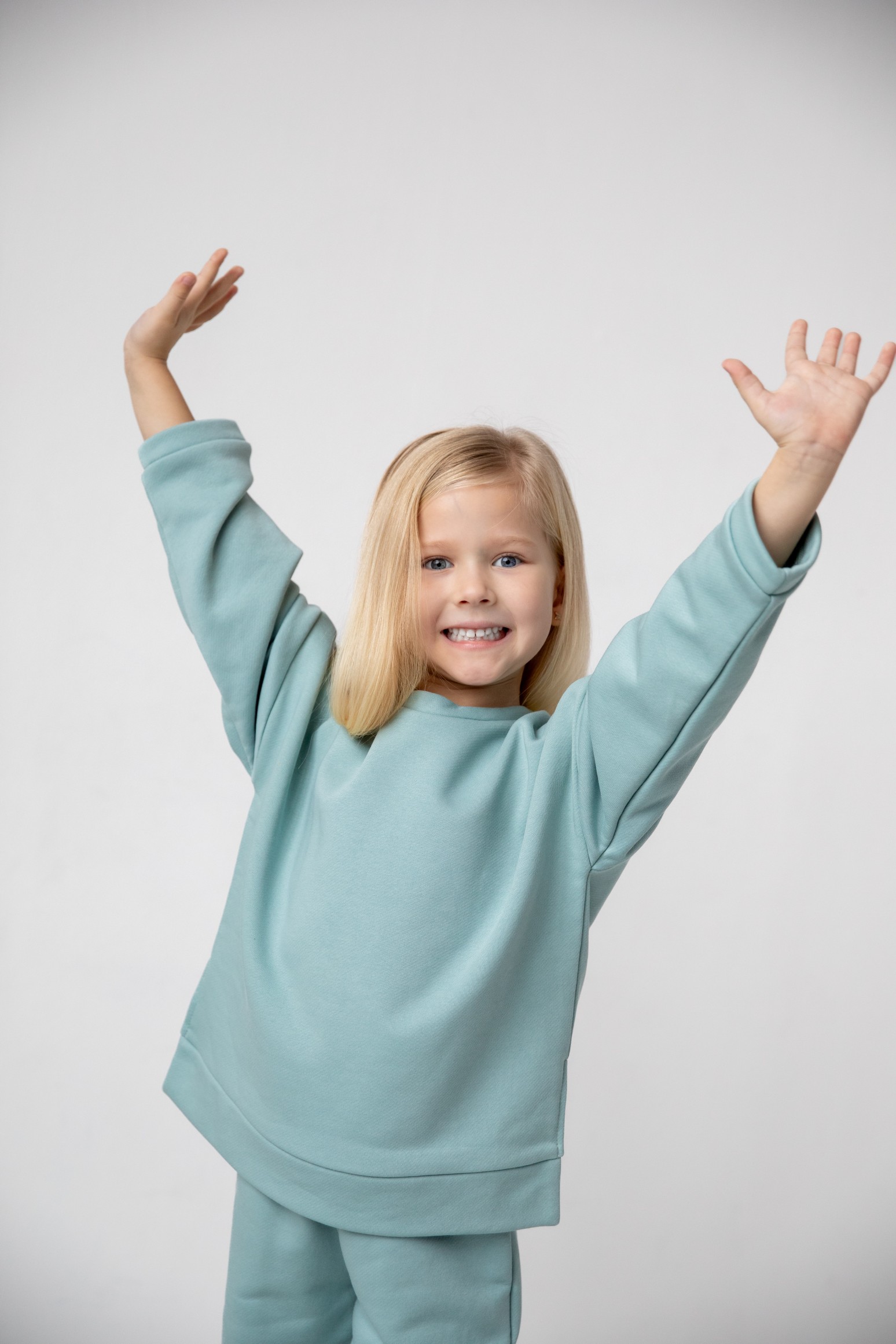 Костюм толстовка с разрезами и джогеры