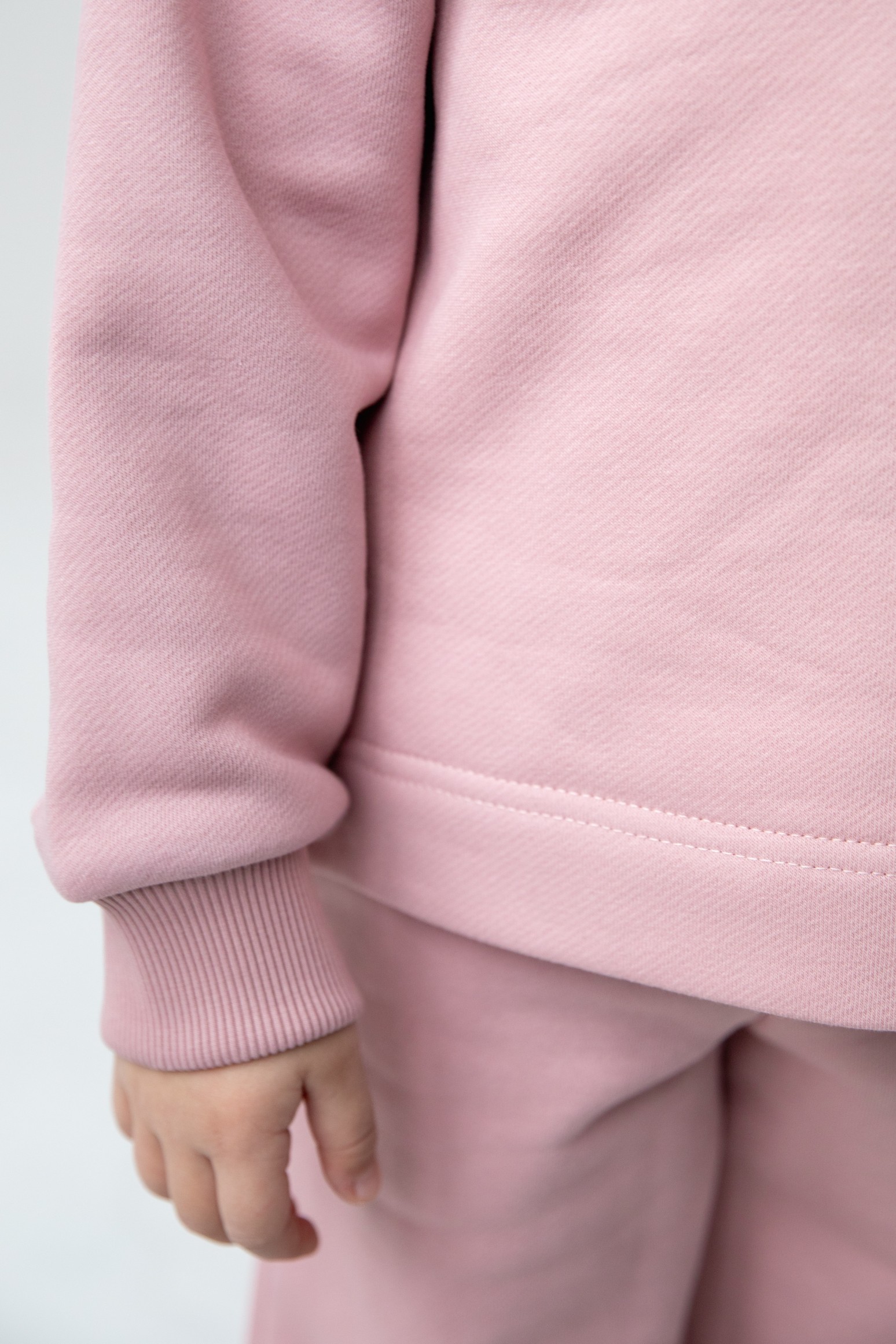 Костюм толстовка и прямые брюки