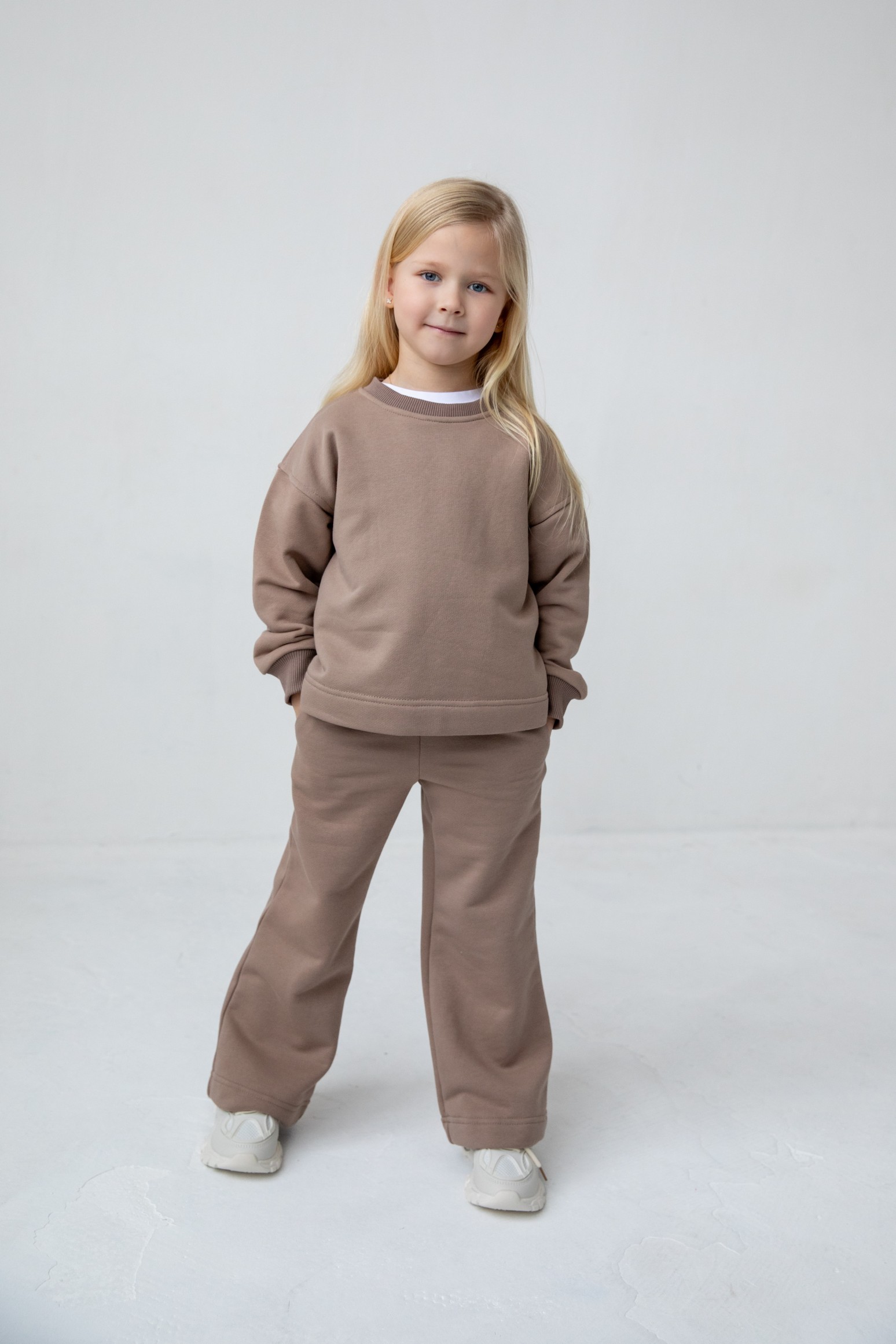 Костюм толстовка и прямые брюки