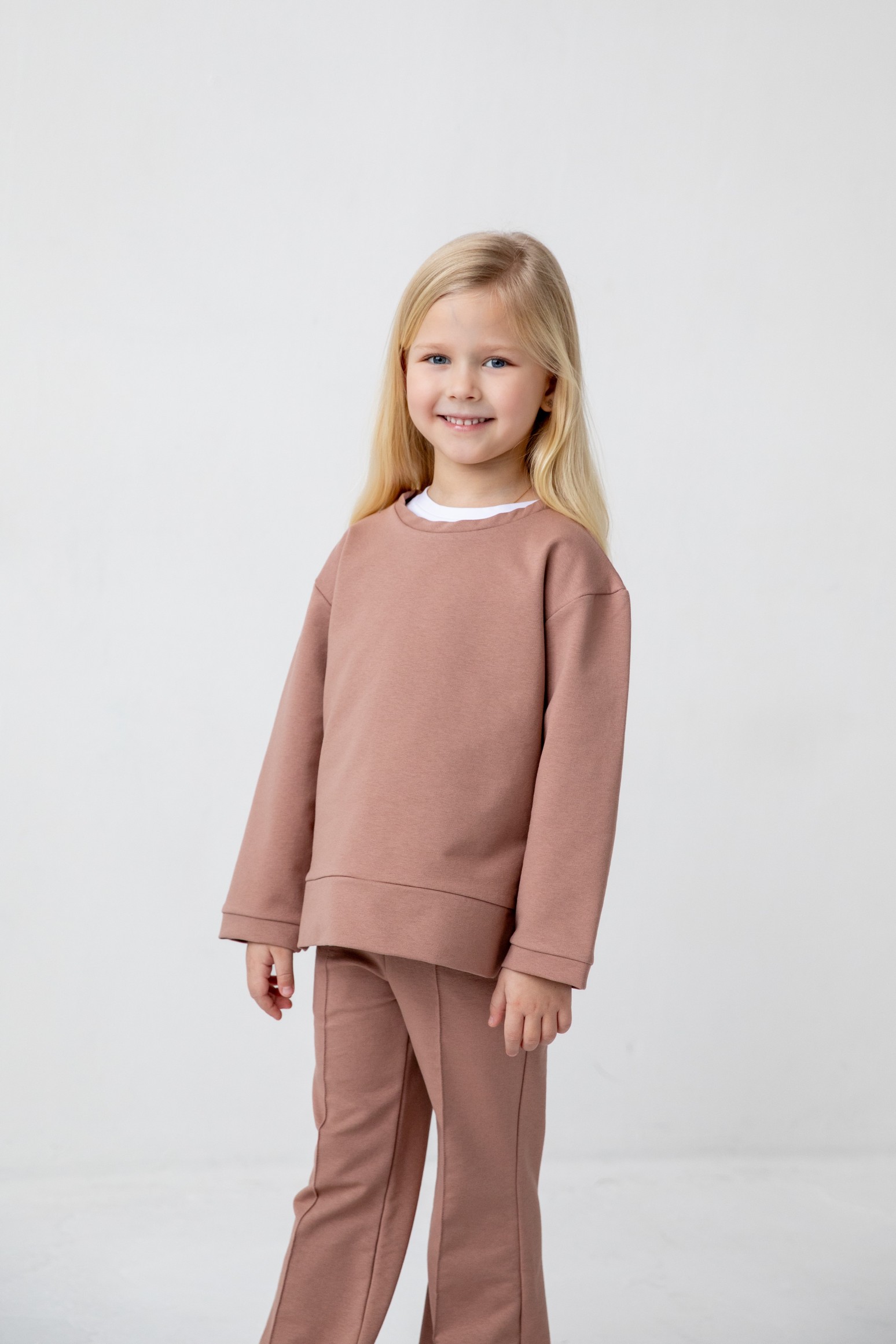 Комплект лонгслив с разрезами и брюки с декоративным швом