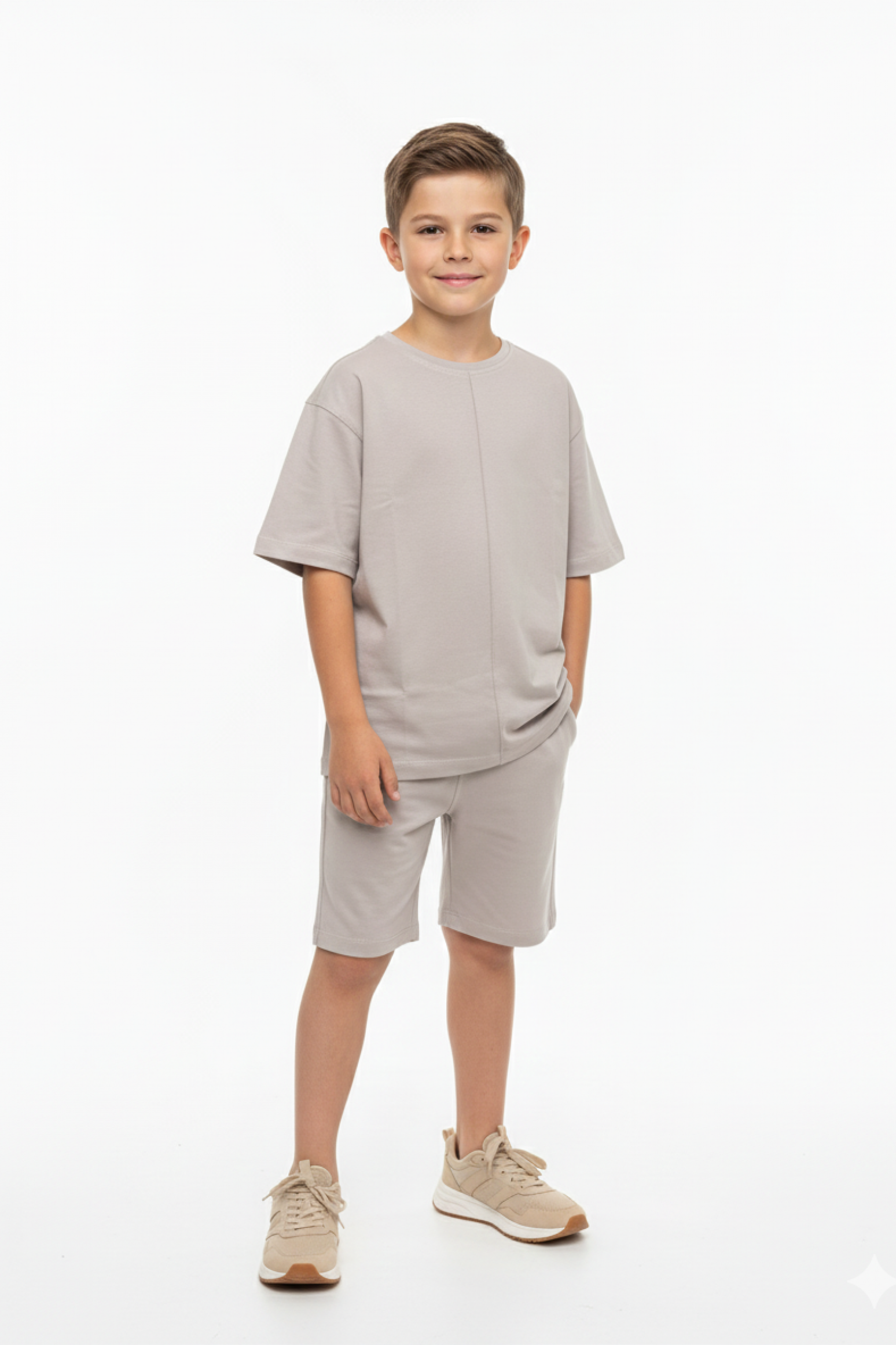 Комплект футболка с декоративными швами и шорты серо-бежевый