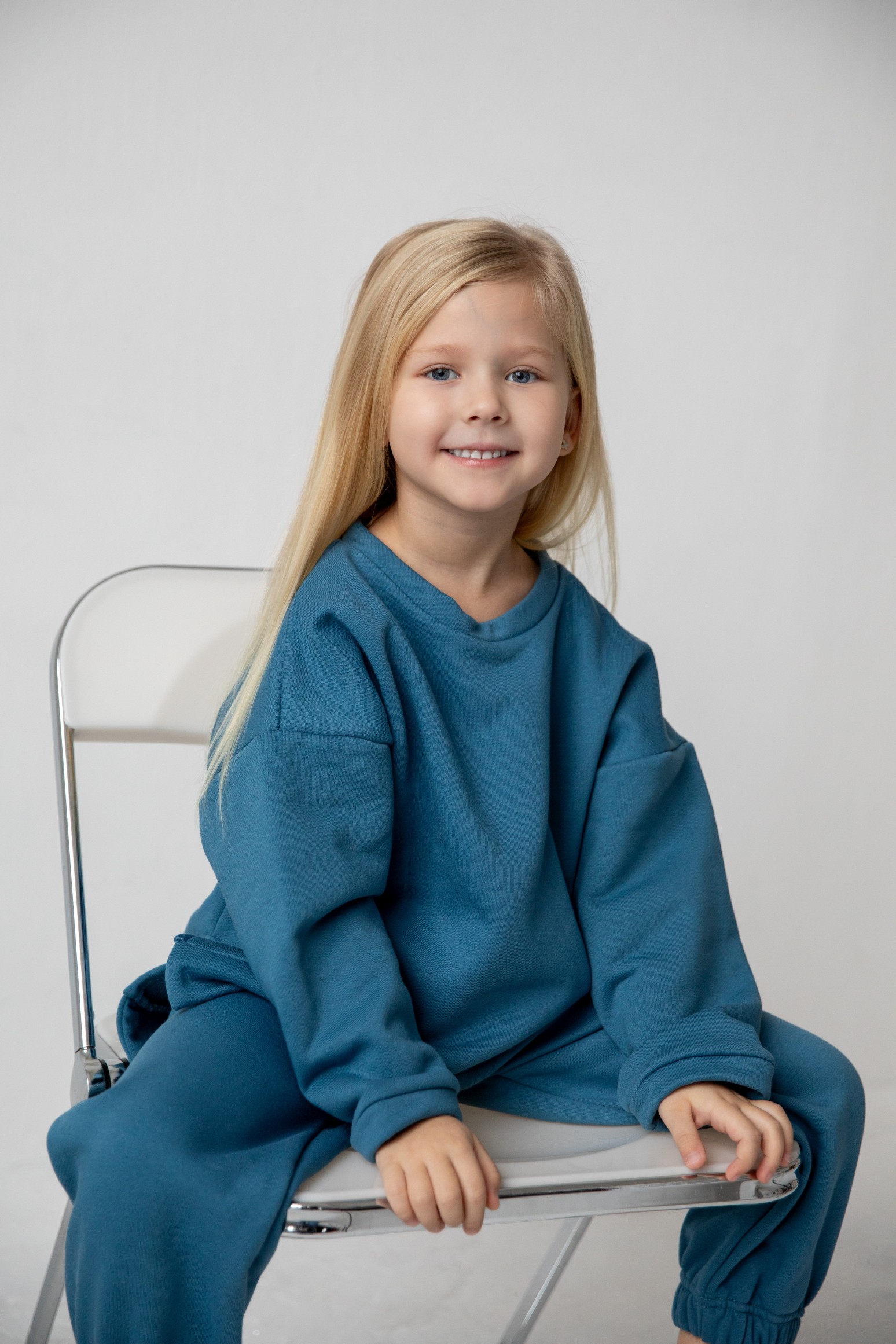 Костюм толстовка с разрезами и джогеры