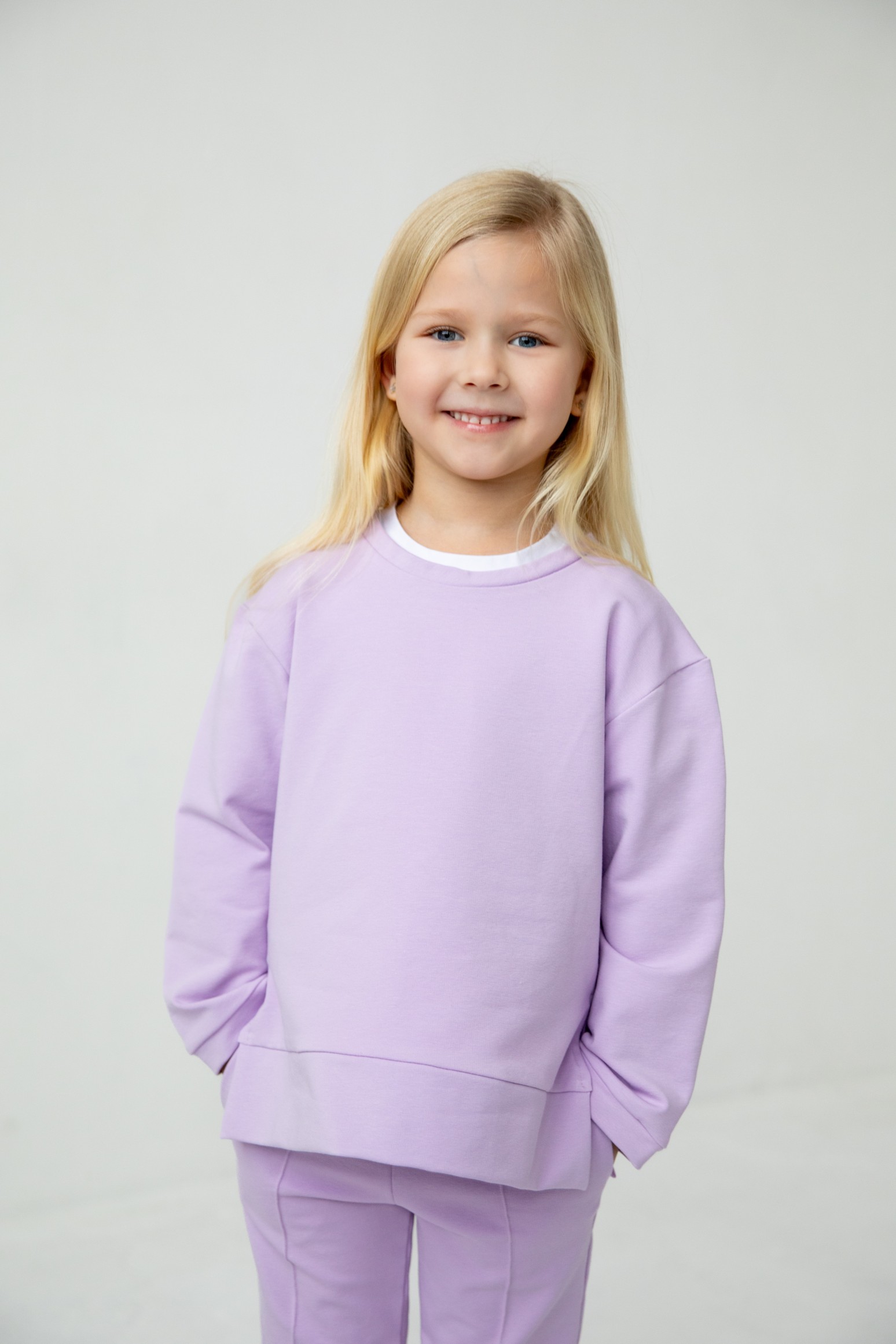 Комплект лонгслив с разрезами и брюки с декоративным швом