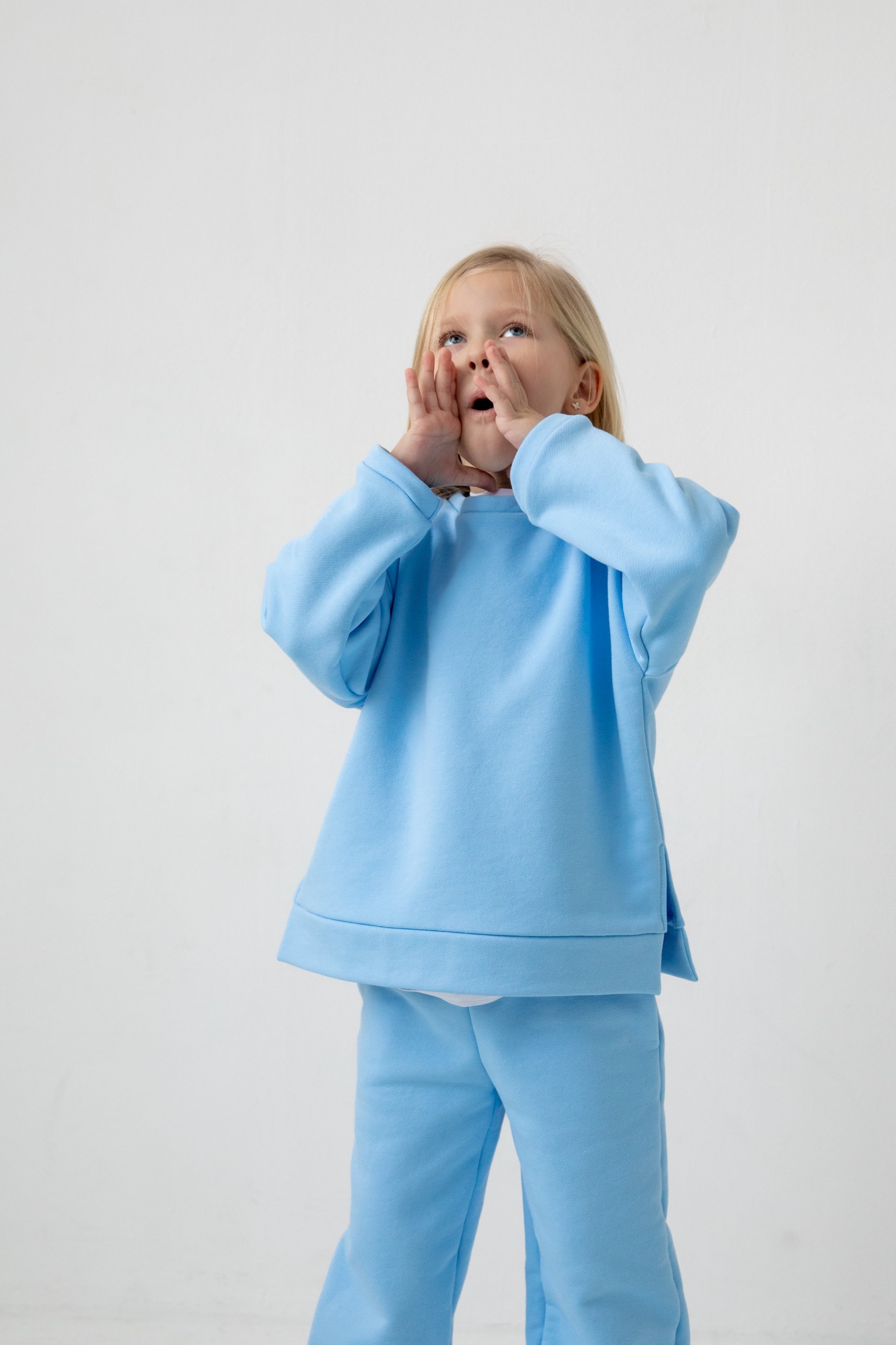 Костюм толстовка с разрезами и джогеры