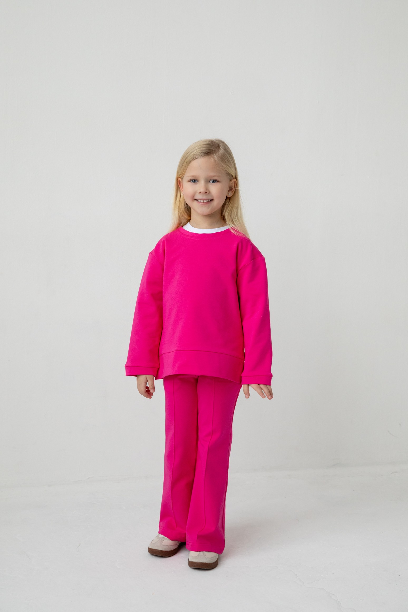 Комплект лонгслив с разрезами и брюки с декоративным швом