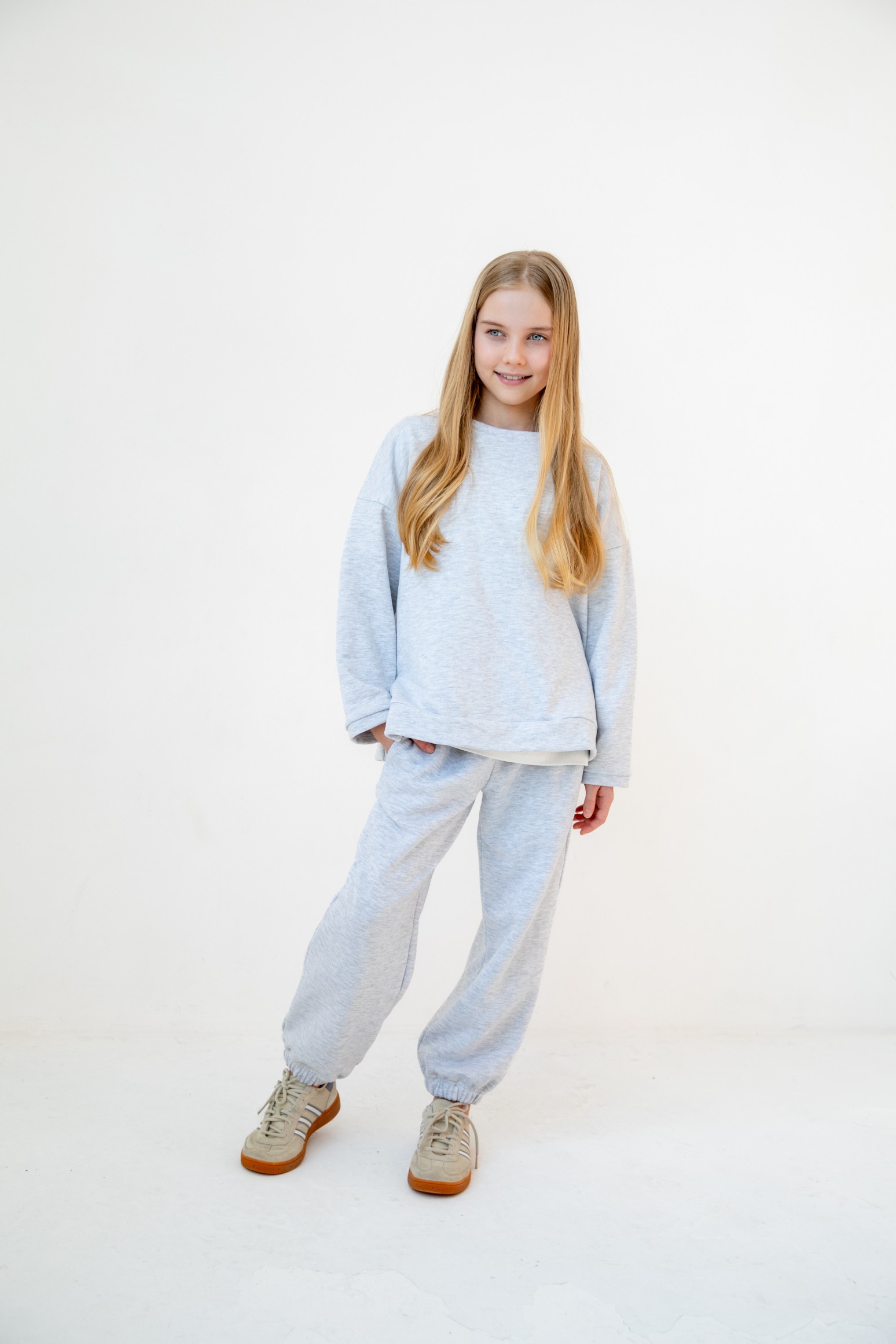 Костюм толстовка с разрезами и джогеры