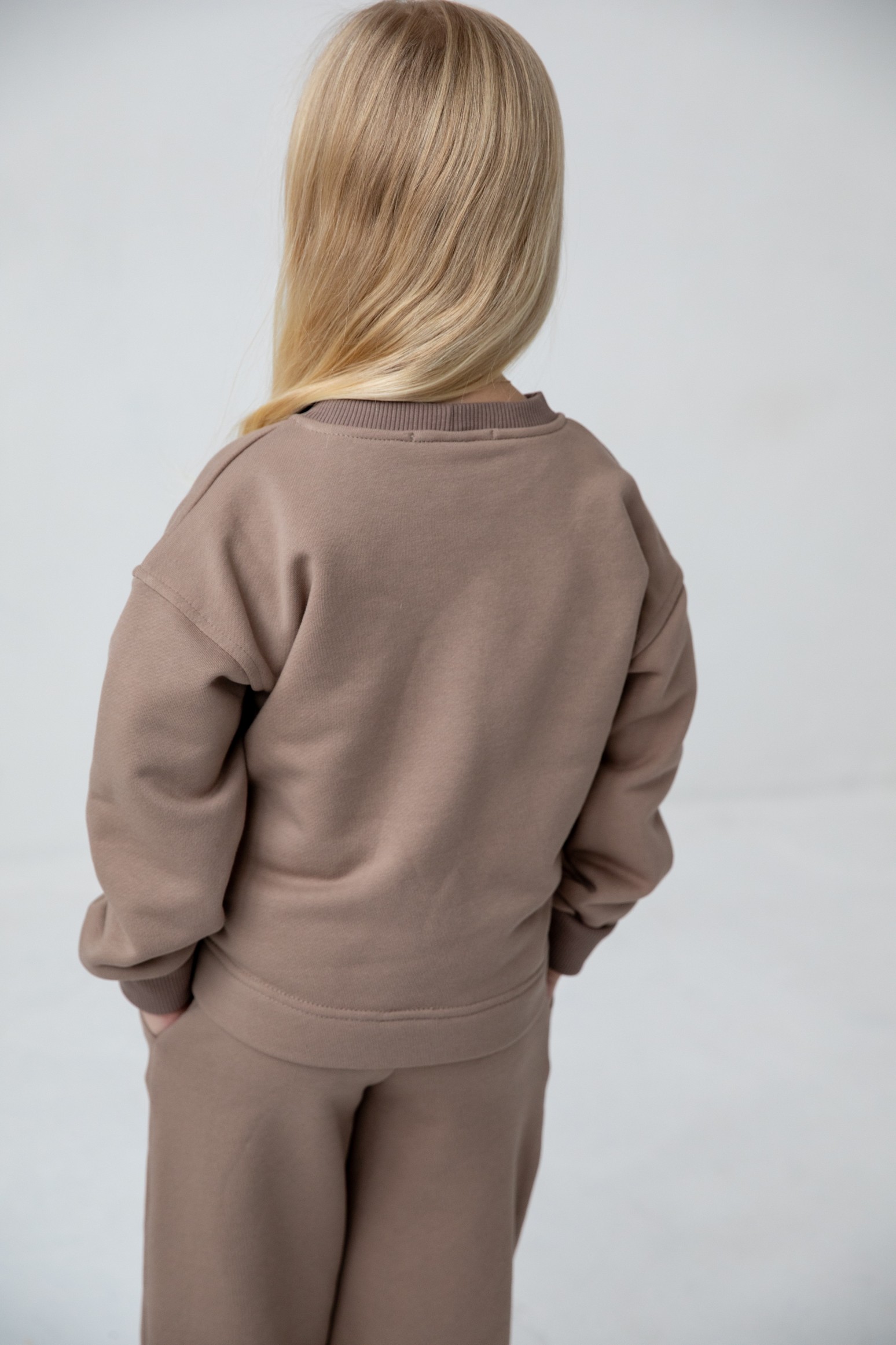 Костюм толстовка и прямые брюки