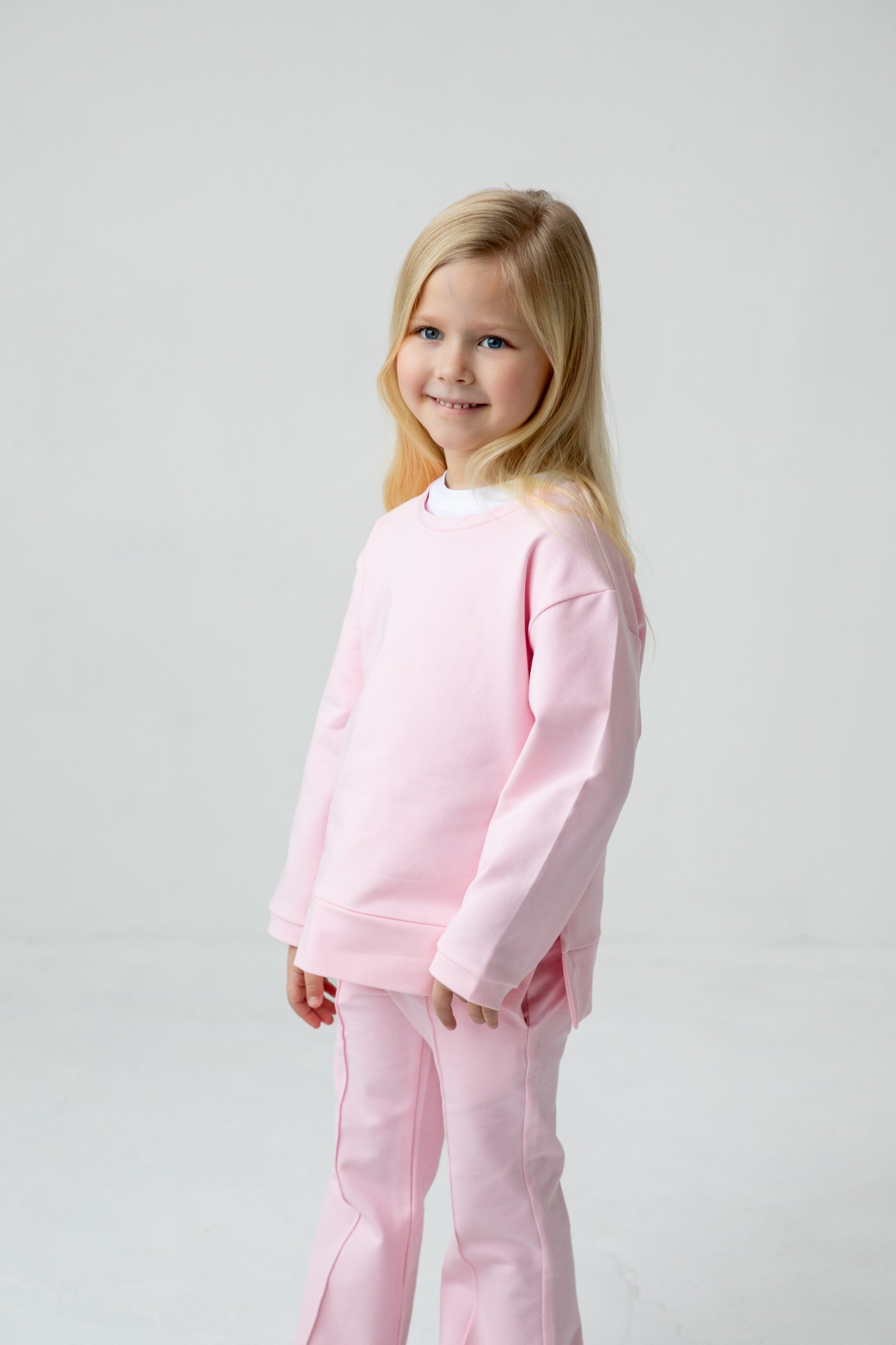 Комплект лонгслив с разрезами и брюки с декоративным швом