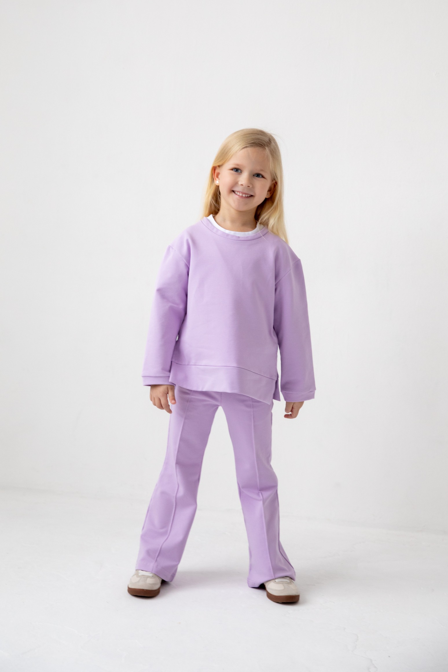 Комплект лонгслив с разрезами и брюки с декоративным швом