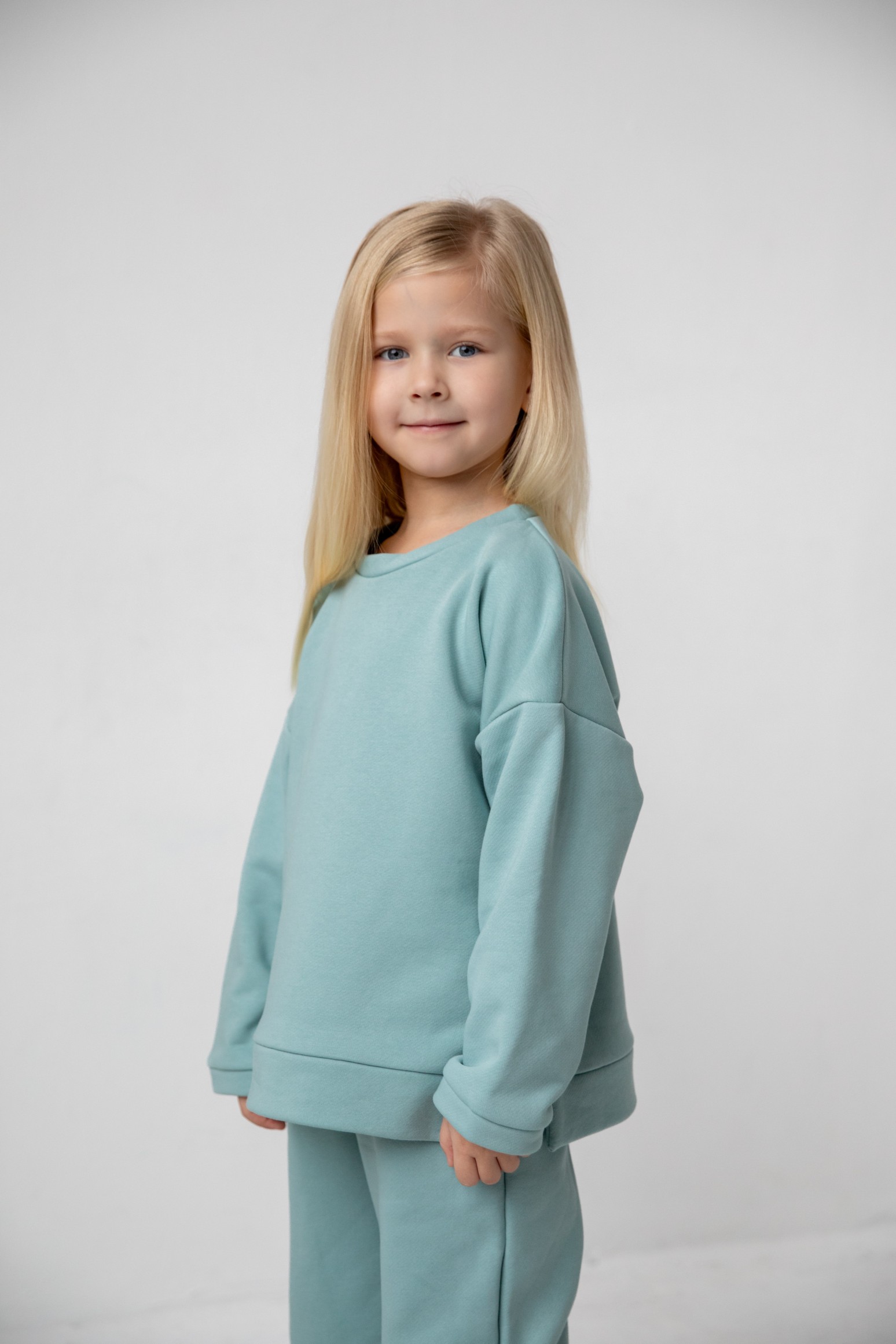 Костюм толстовка с разрезами и джогеры