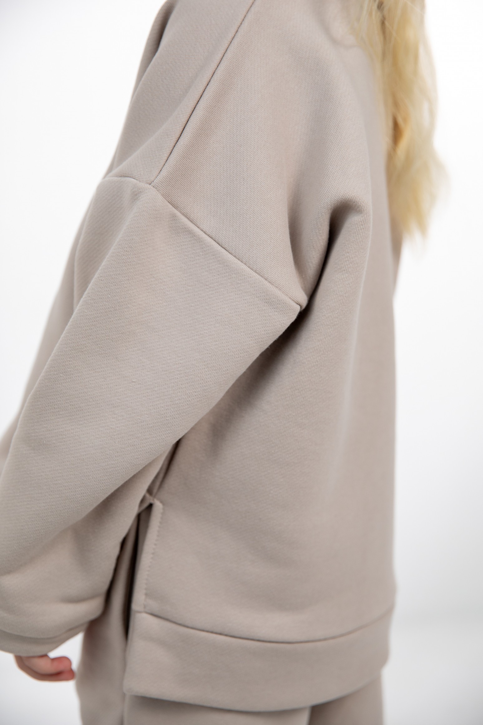 Костюм толстовка с разрезами и джогеры