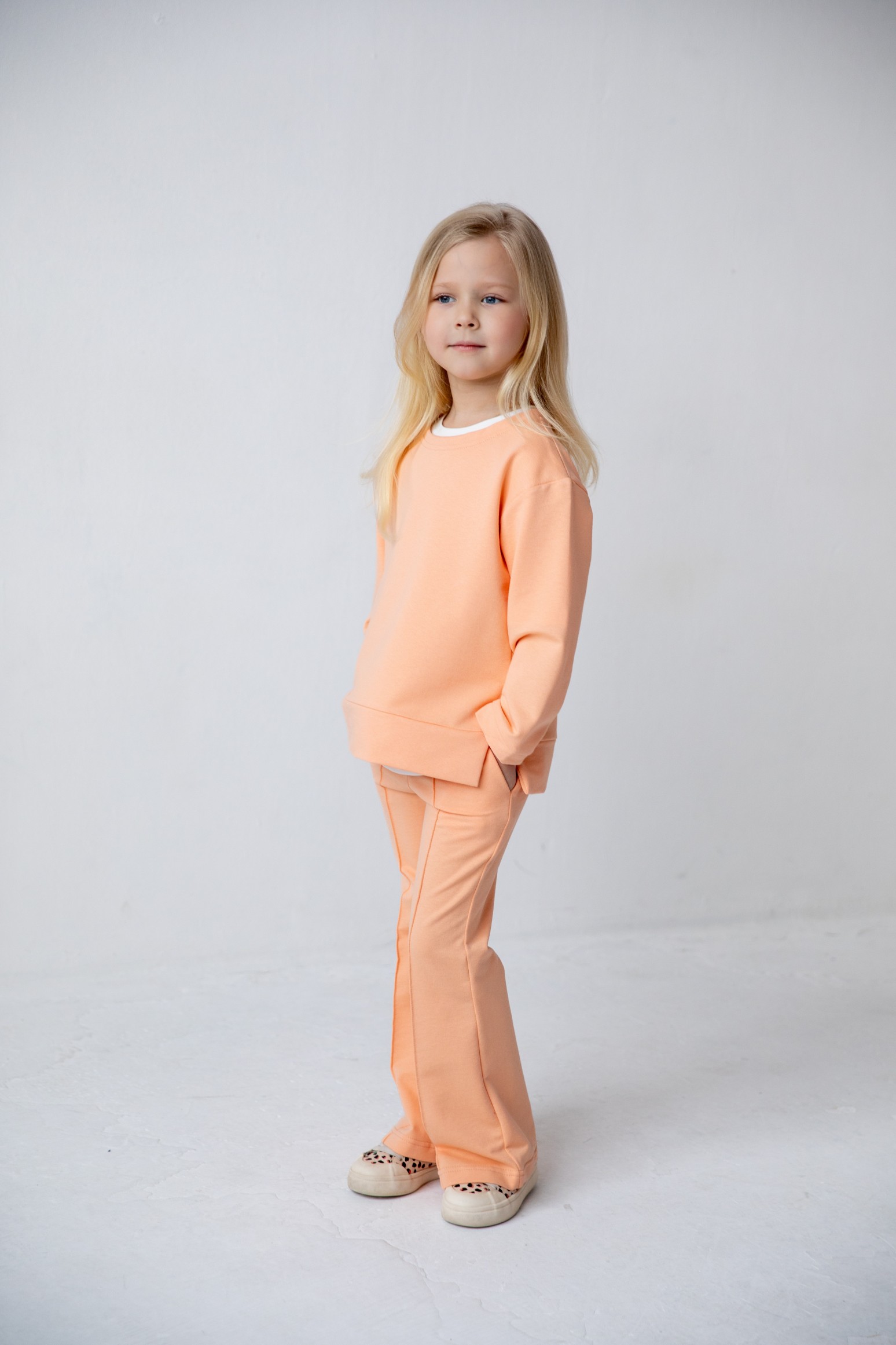 Комплект лонгслив с разрезами и брюки с декоративным швом