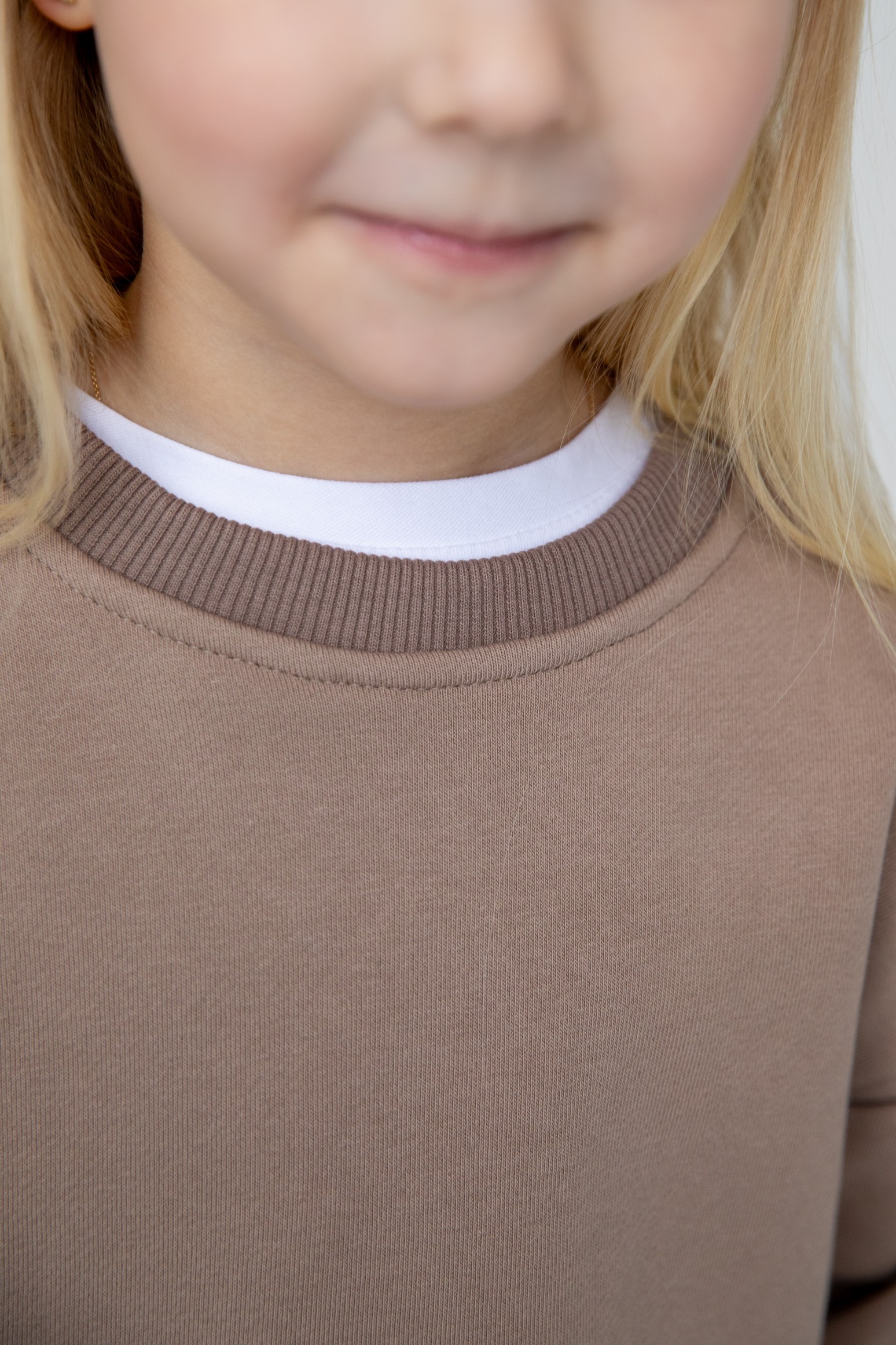 Костюм толстовка и прямые брюки