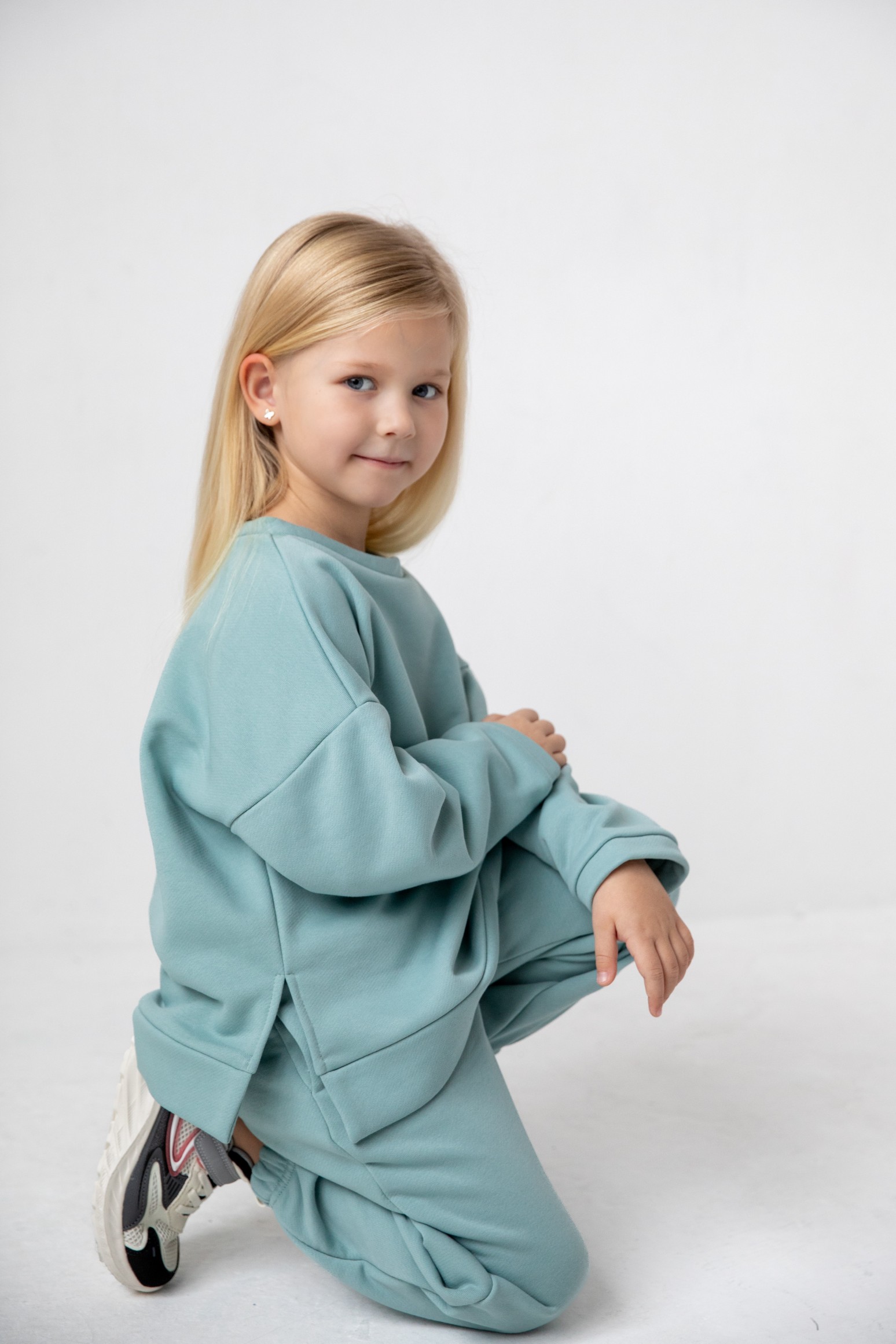 Костюм толстовка с разрезами и джогеры