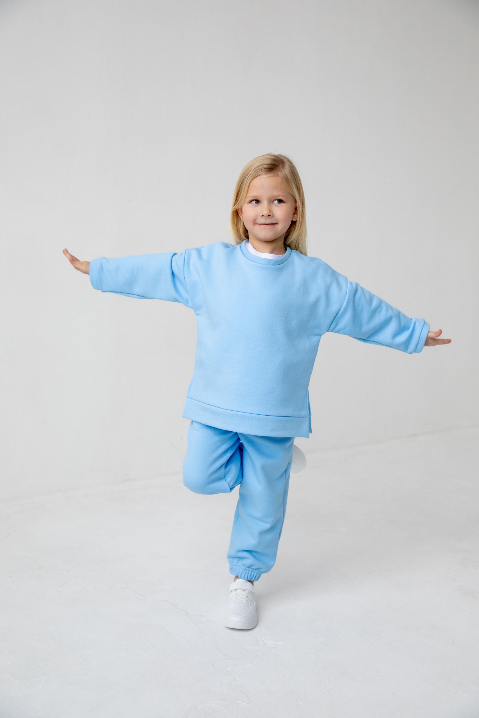 Костюм толстовка с разрезами и джогеры