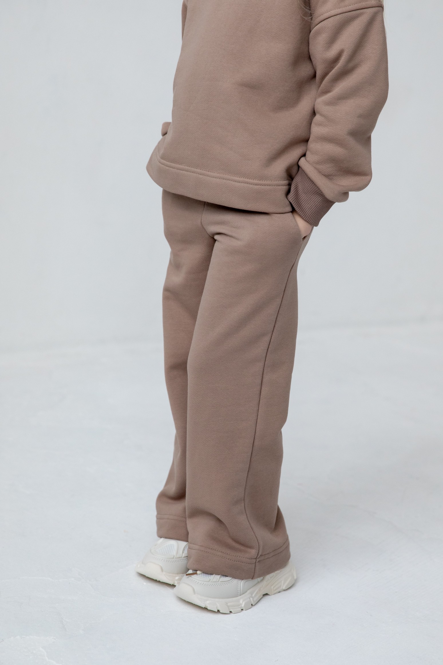 Костюм толстовка и прямые брюки