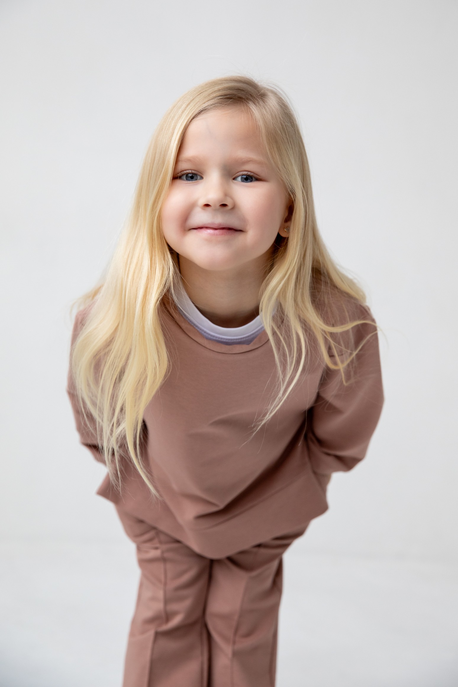 Комплект лонгслив с разрезами и брюки с декоративным швом