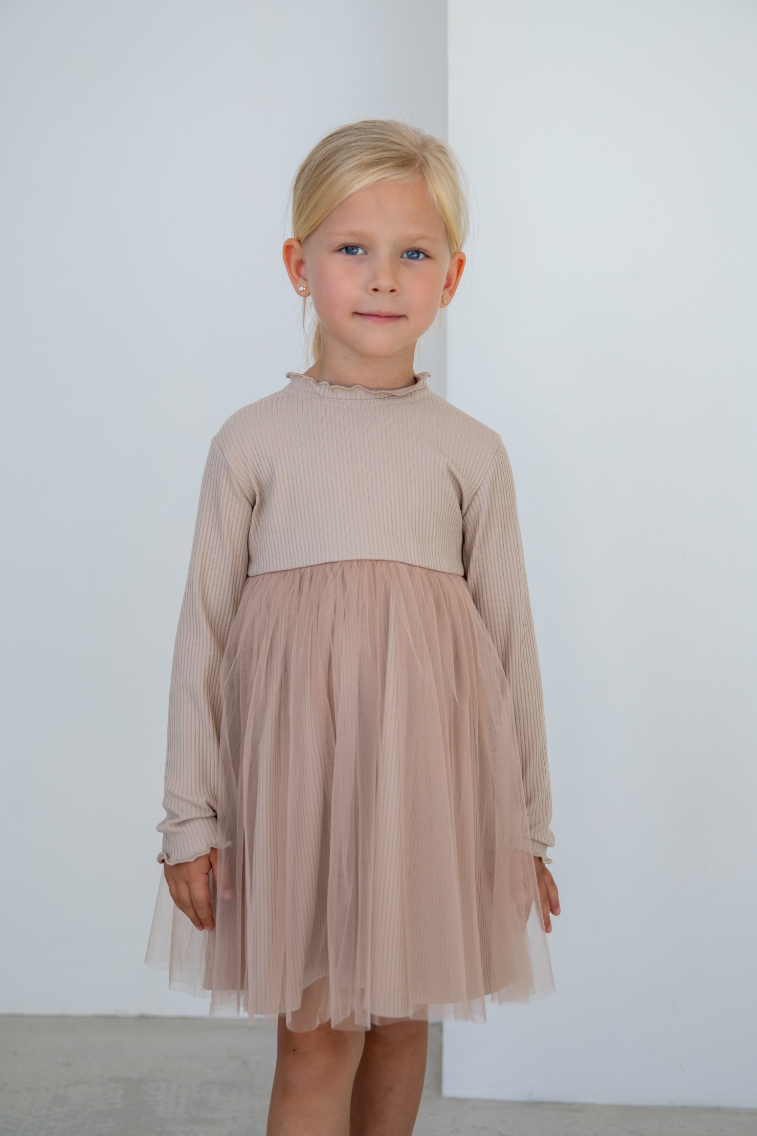 Платье из трикотажа с фатином