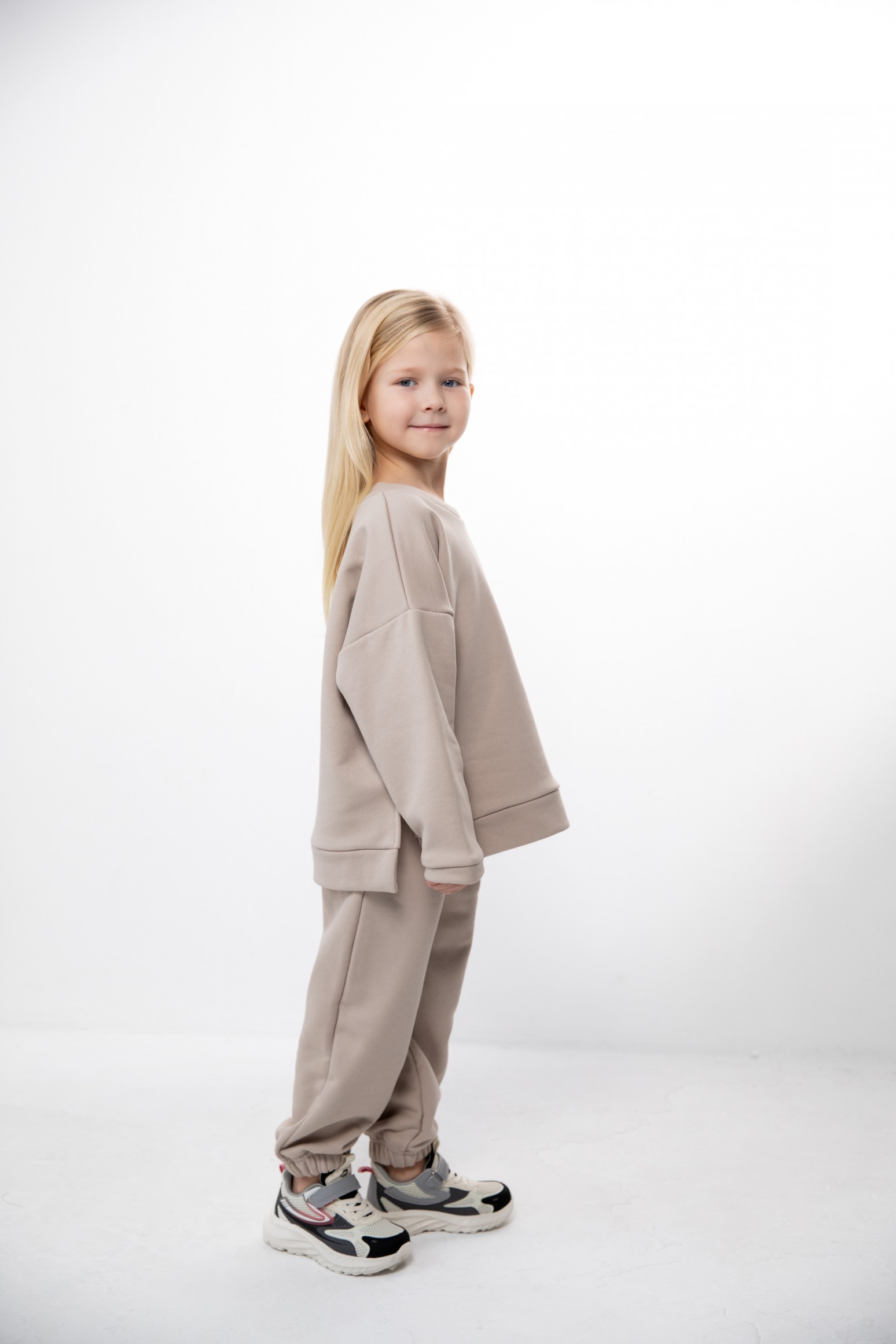 Костюм толстовка с разрезами и джогеры