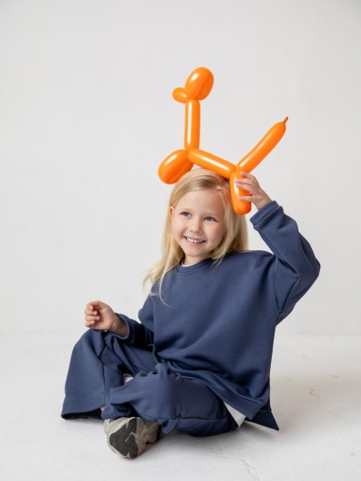 Костюм толстовка с разрезами и прямые брюки