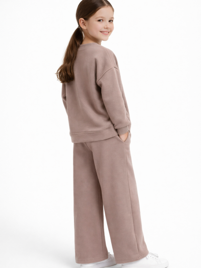 Костюм толстовка и прямые брюки