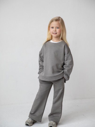 Костюм толстовка с разрезами и прямые брюки