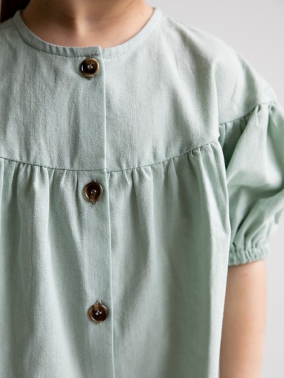 Платье на пуговицах с рукавом на резинке
