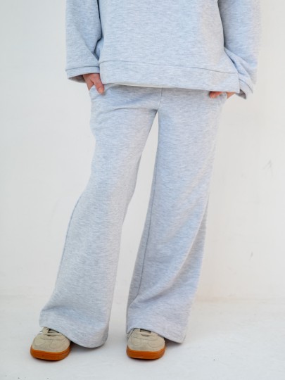 Костюм толстовка с разрезами и прямые брюки