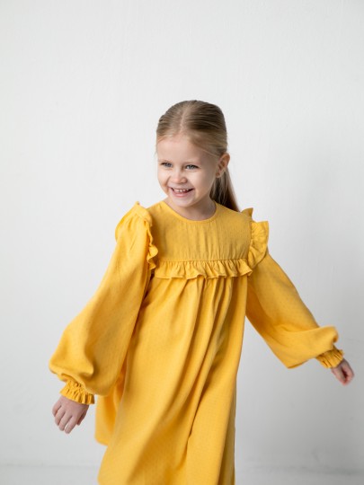 Платье с рюшей по кокетке и крылышками